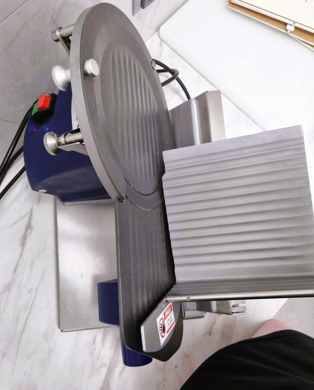 KRAJALNICA MA-GA 110PT! DO SERA I WĘDLIN! NIEBIESKI WZÓR! SKLEPOWA! TEFLON! Kod producenta 110pT CE