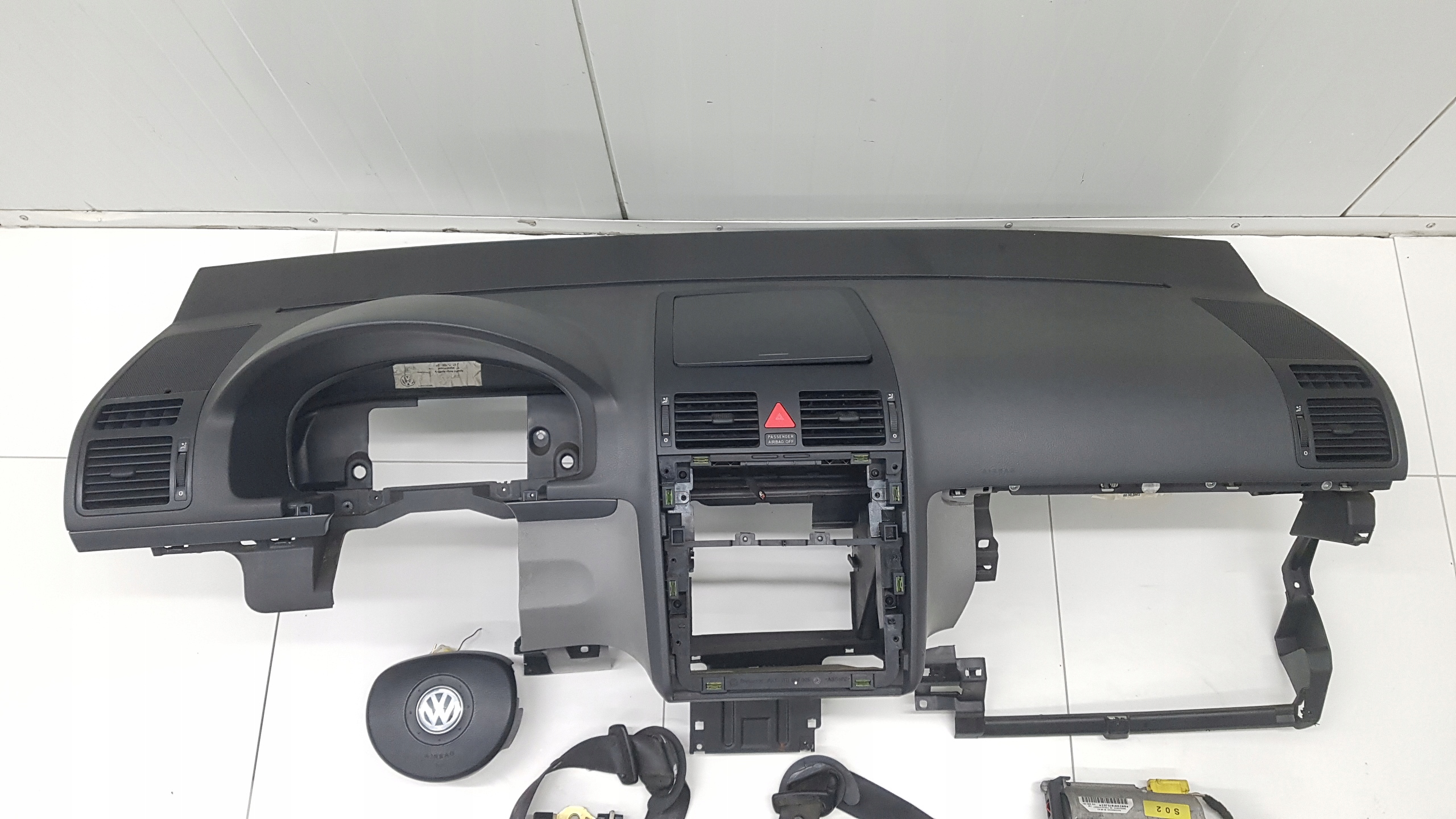 dashboard instrument panel VOLKSWAGEN TOURAN 1