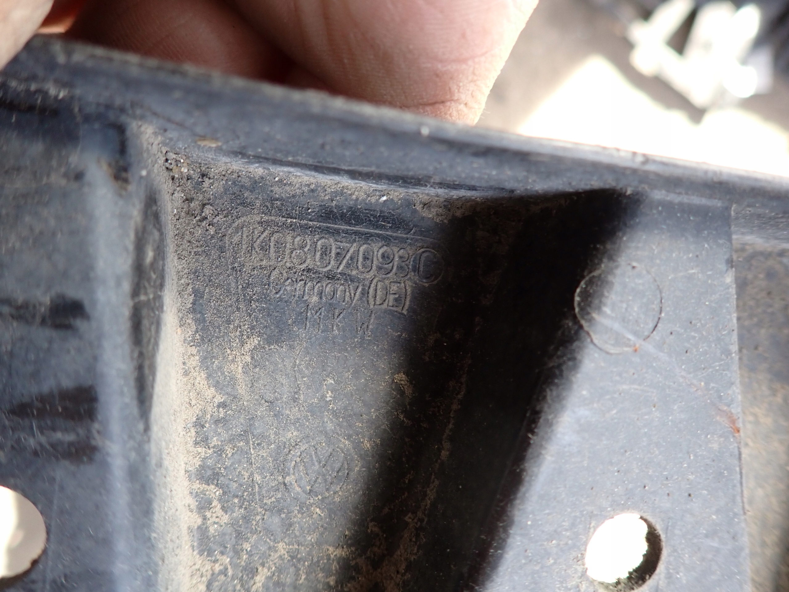 VW GOLF V 1K0 bumper support lower front