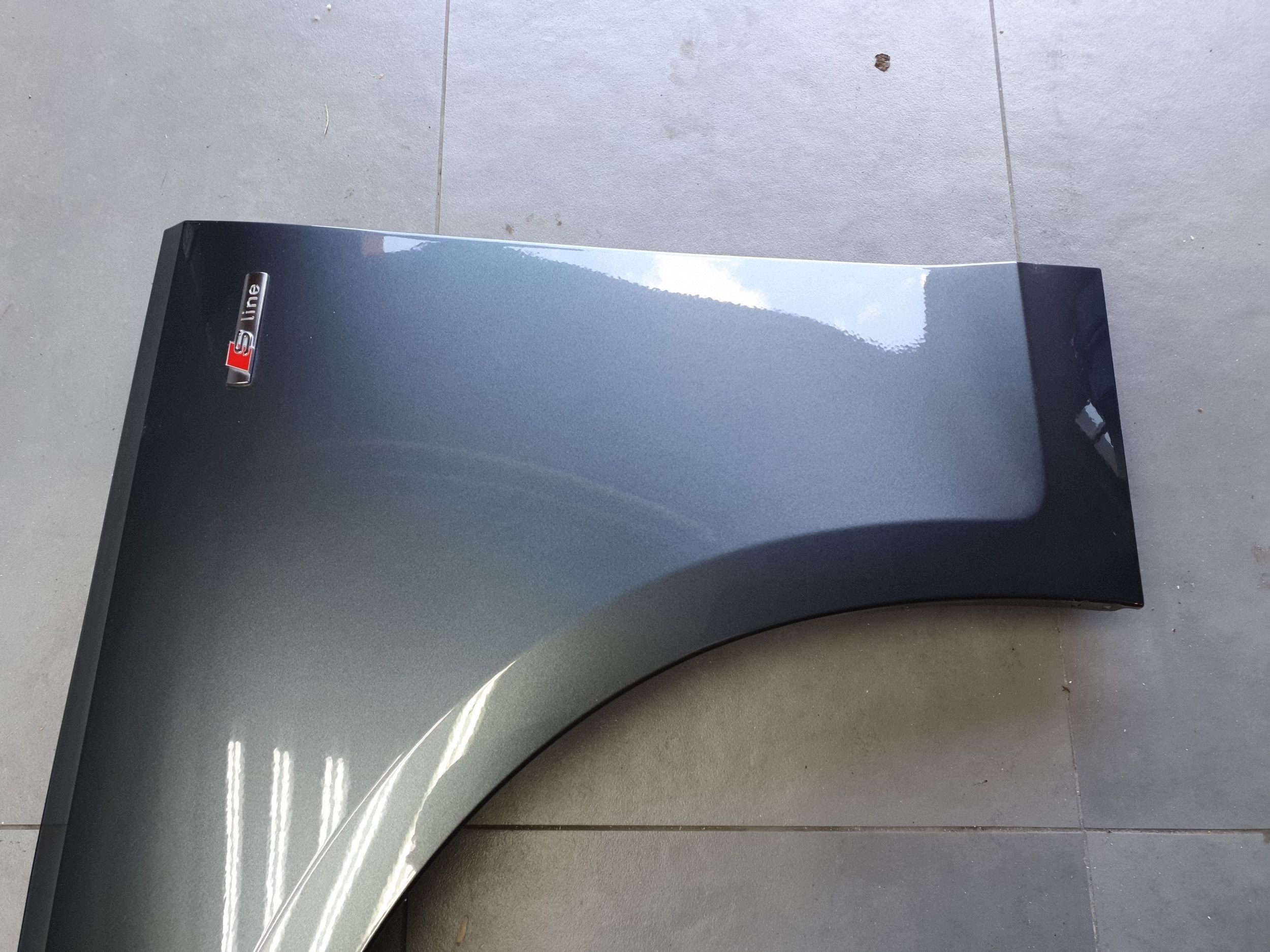 Audi A4 S4 B9 8W fender left front s-line 8W9821105D lz7s
