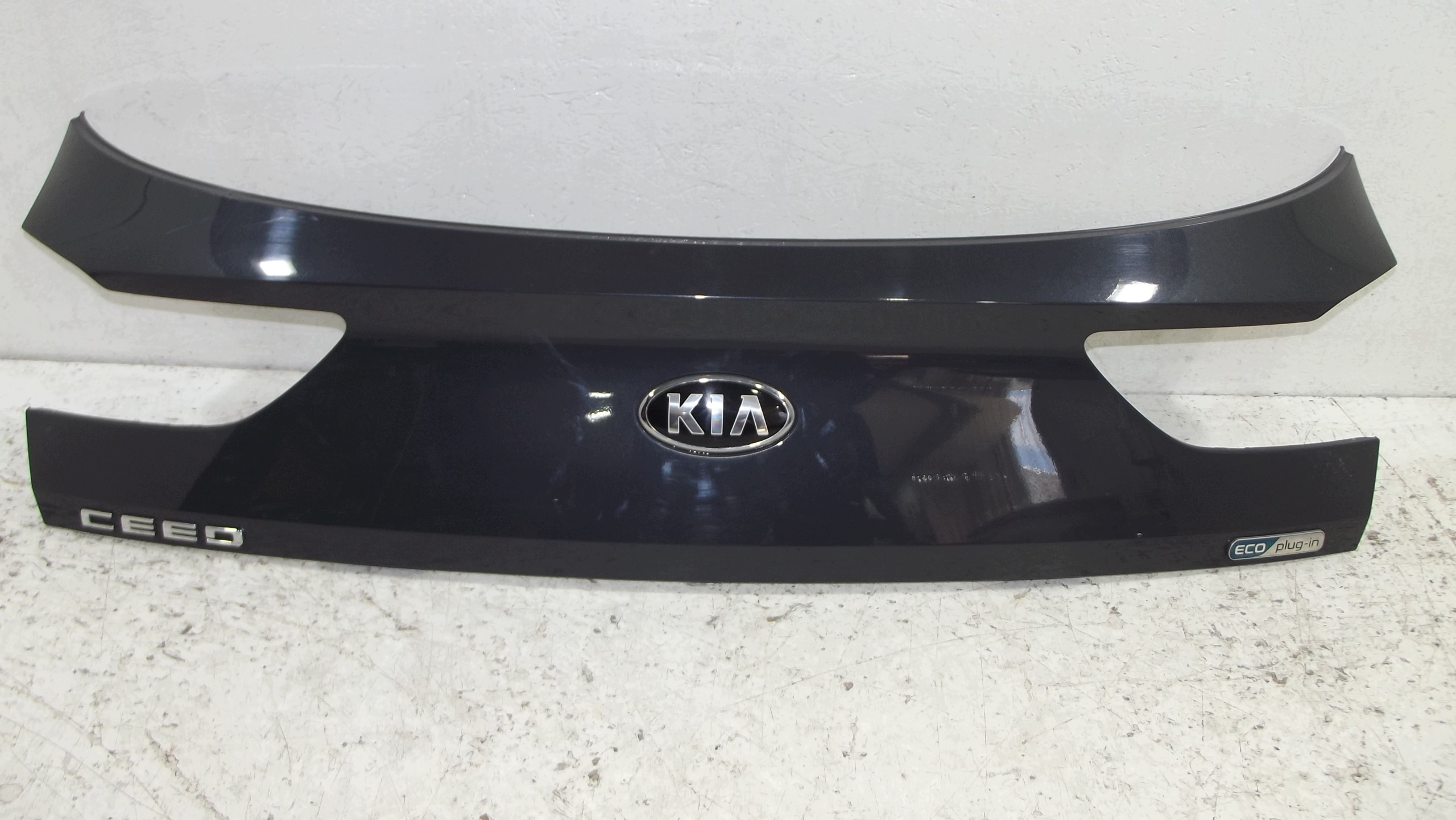 Kia Ceed III kombi cap bonnet rear part 87311-J7300