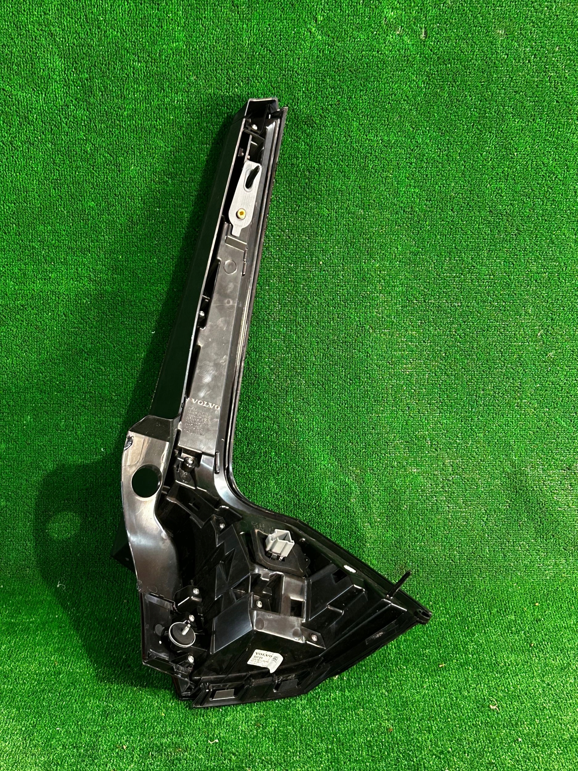 light rear part rear left VOLVO V90 LIFT 32337133