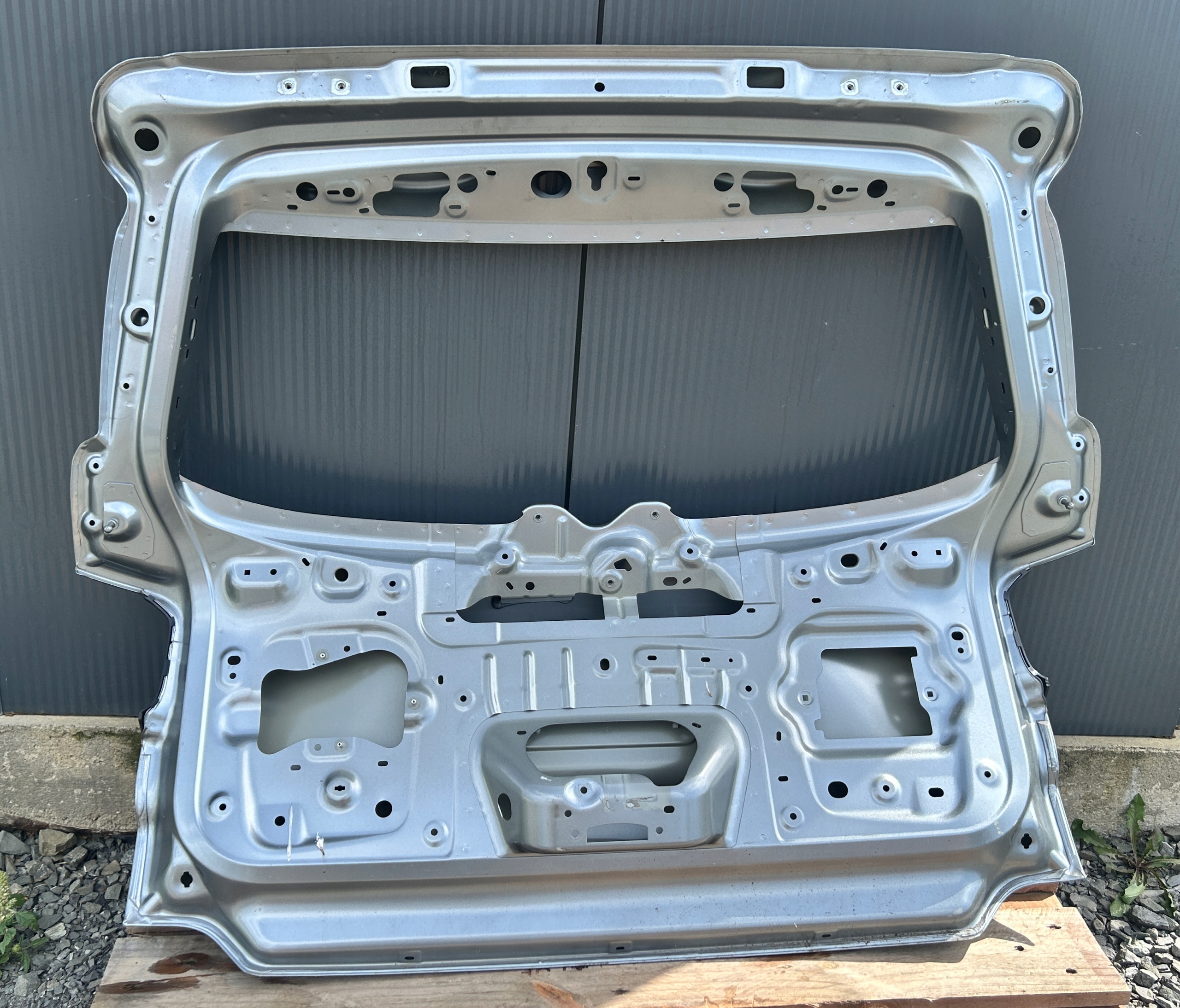 trunk door boot rear part rear JEEP AVENGER 23