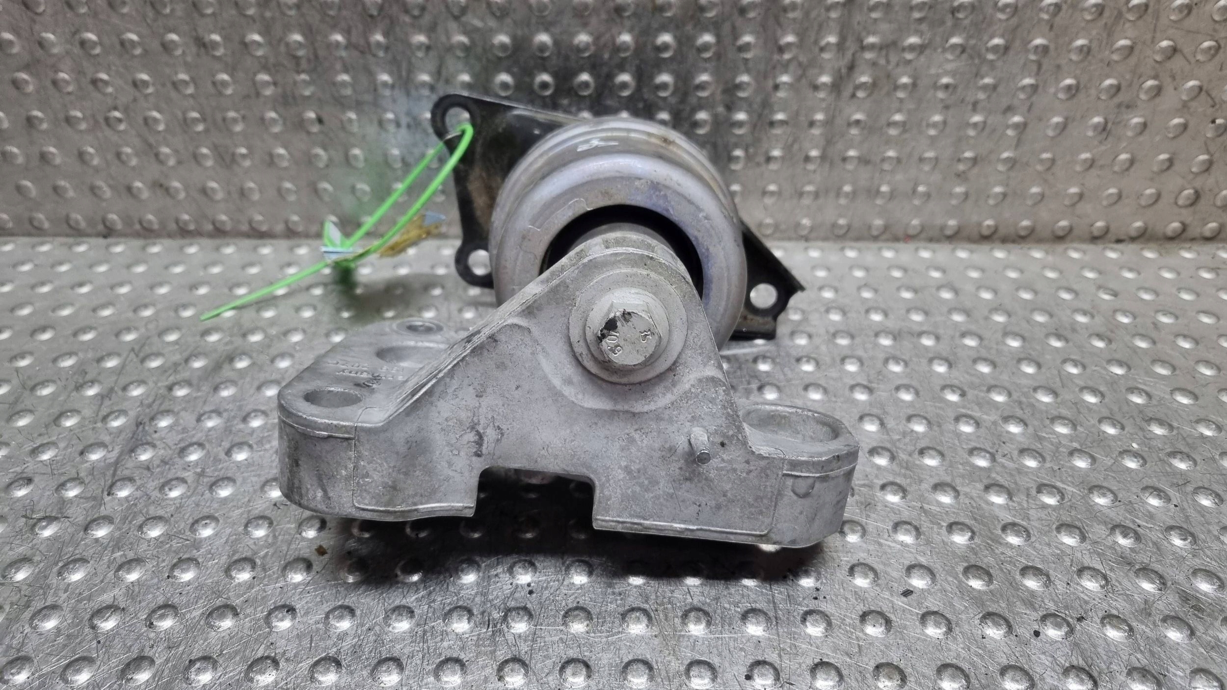 holder holder engine mount 7H0199256H 7H0199207C VW T5 LIFT 2.0TDI