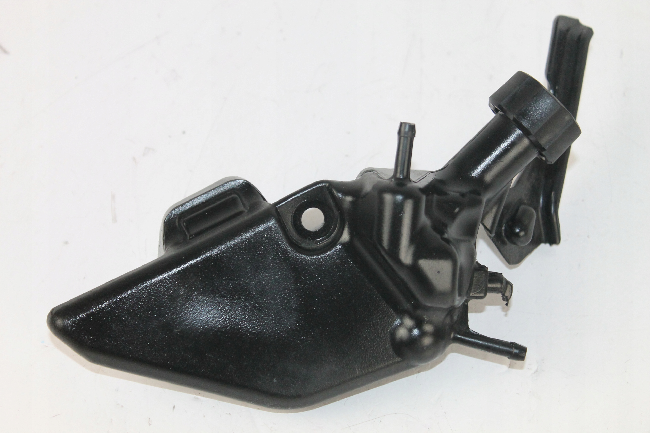 CB125R 29 - HONDA CB 125R 18 + БАЧОК ДЛЯ ЖИДКОСТИ