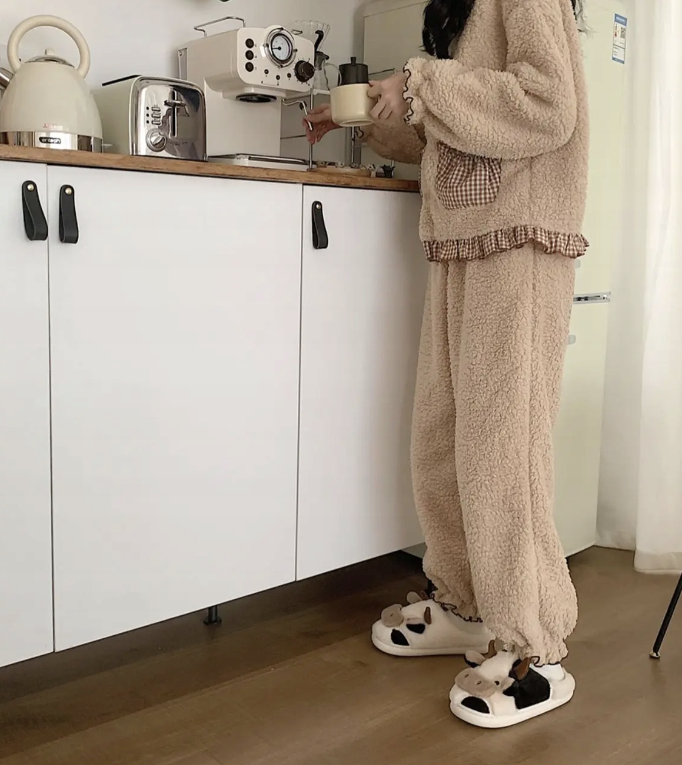 KAPCIE DAMSKIE CIEPŁE DOMOWE KROWA BAMBOSZE LACZKI GRUBA PODESZWA R. 36-37 Kolor biały