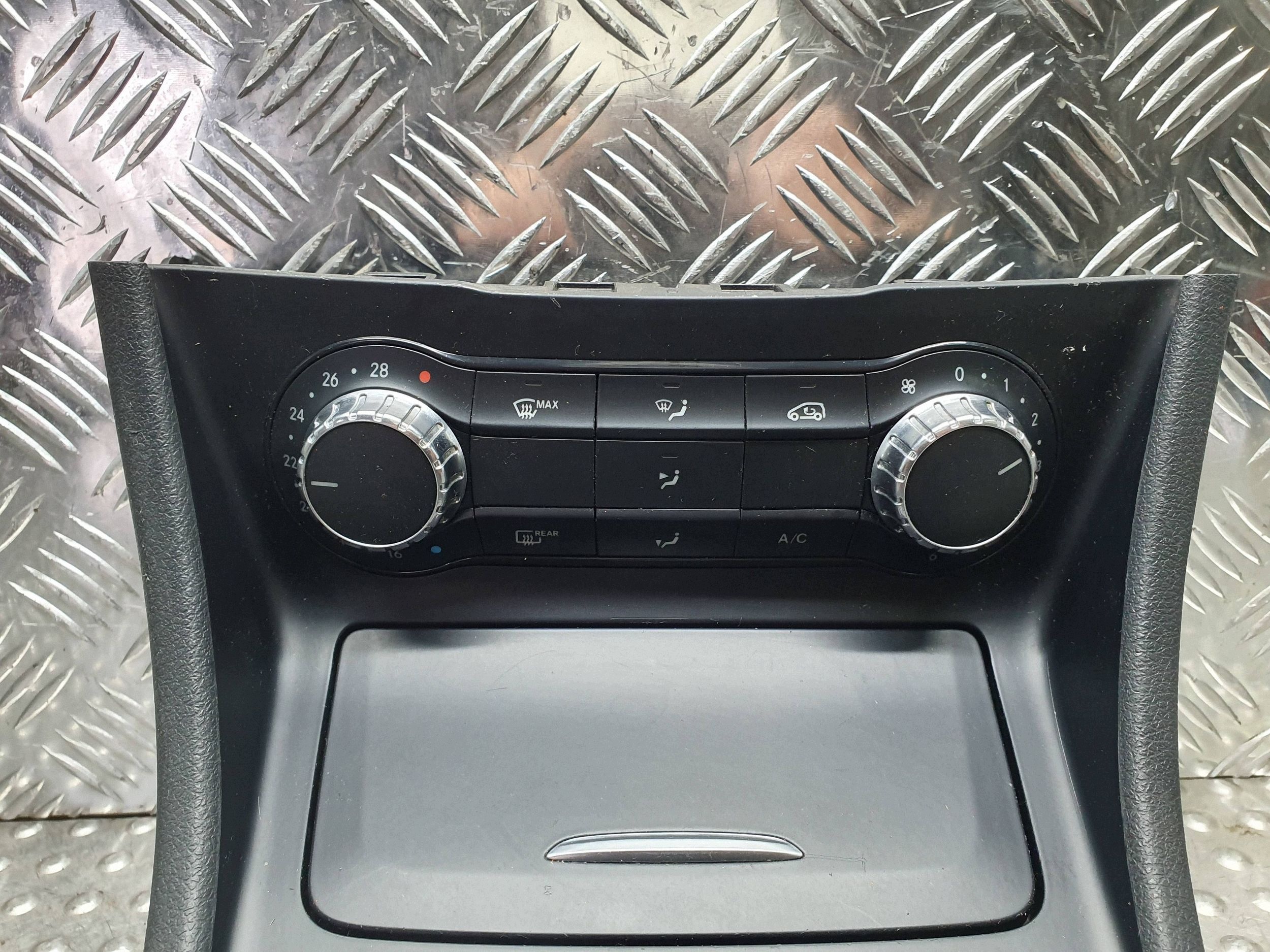 Châssis Moyen Unite commande clima A2469002208 MERCEDES W176 W246
