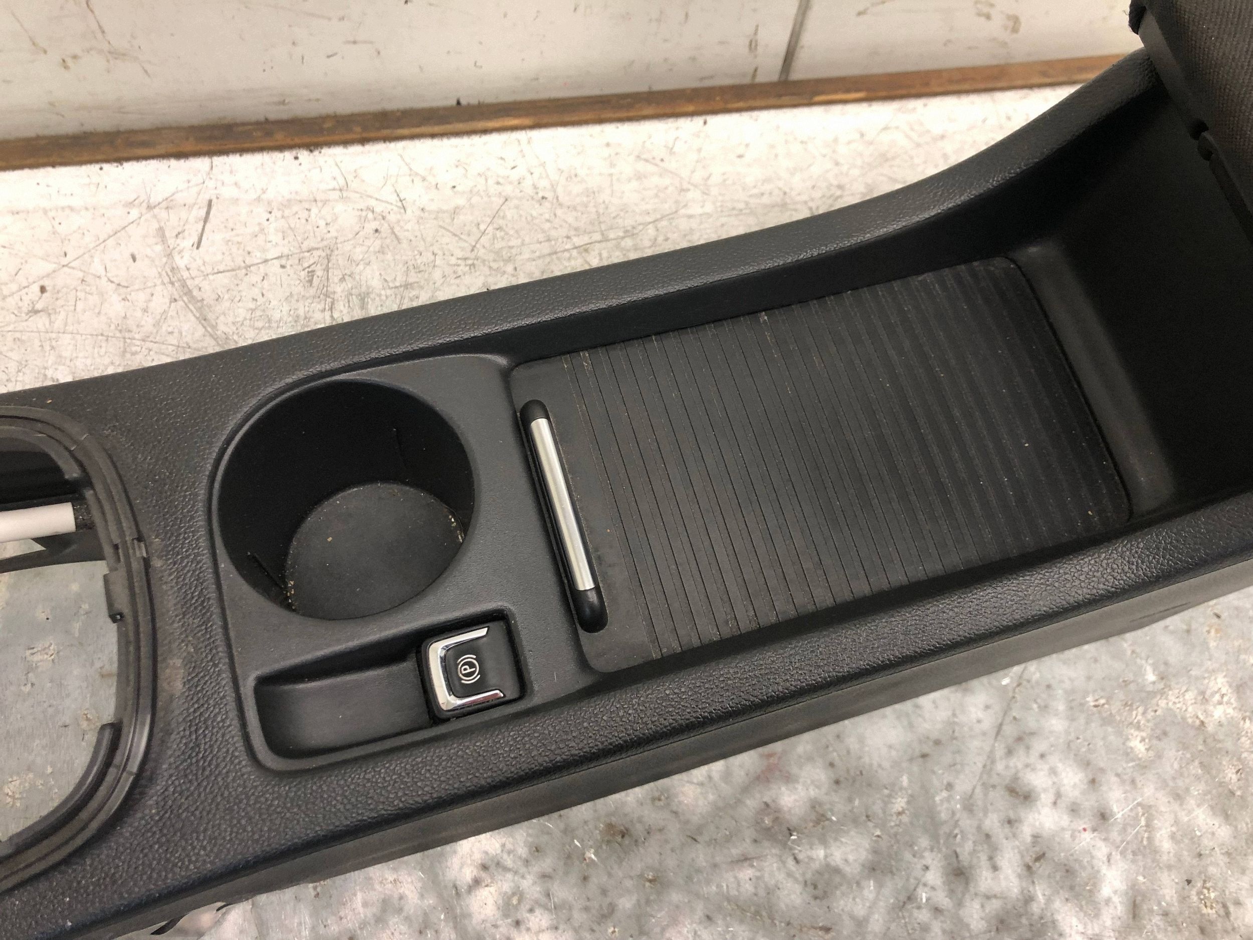 tunnel central armrest OPEL ASTRA J KOMBI 13317404