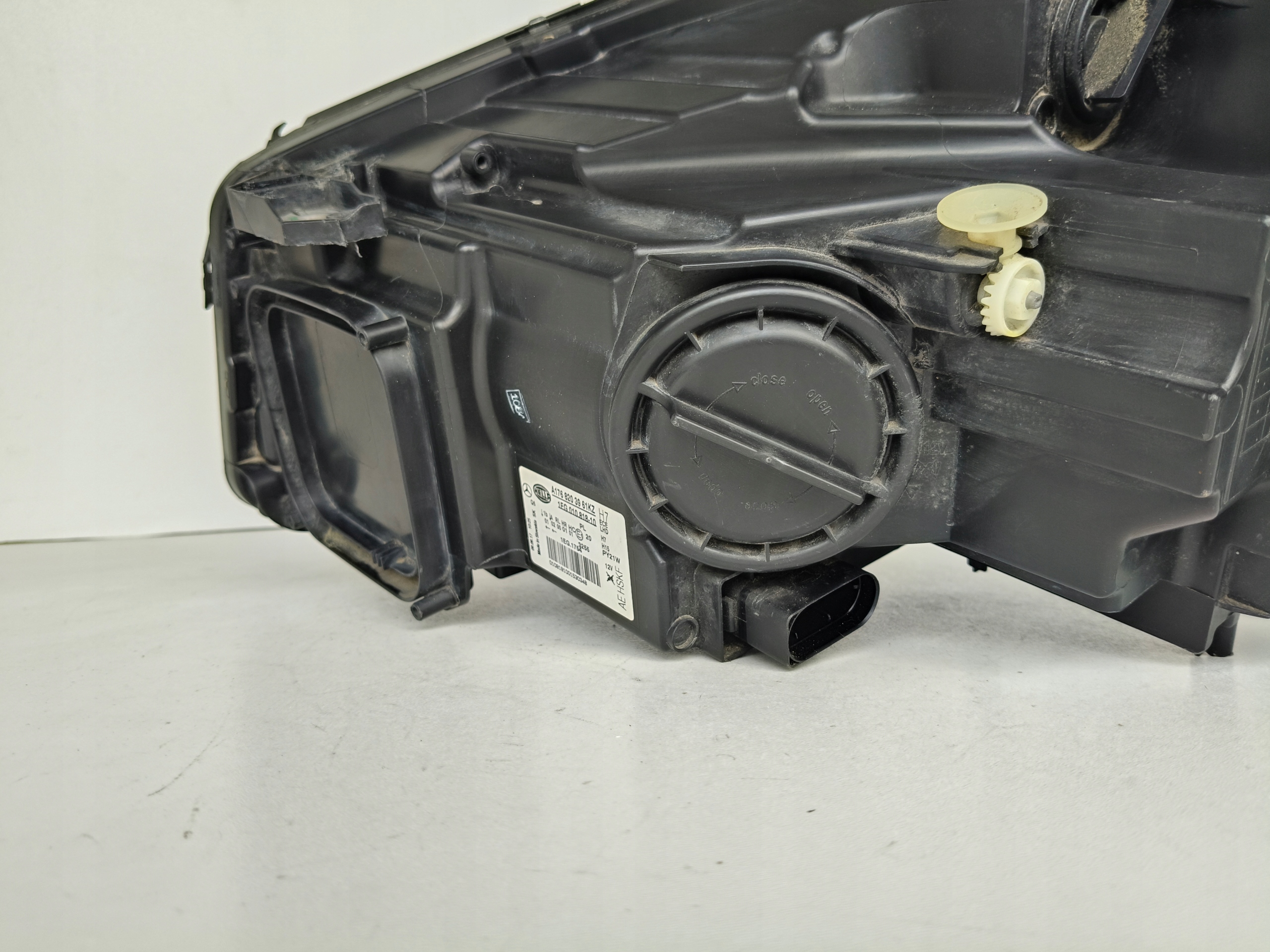 light right REFLEKTOR MERCEDES A-KLASA W176 12-15