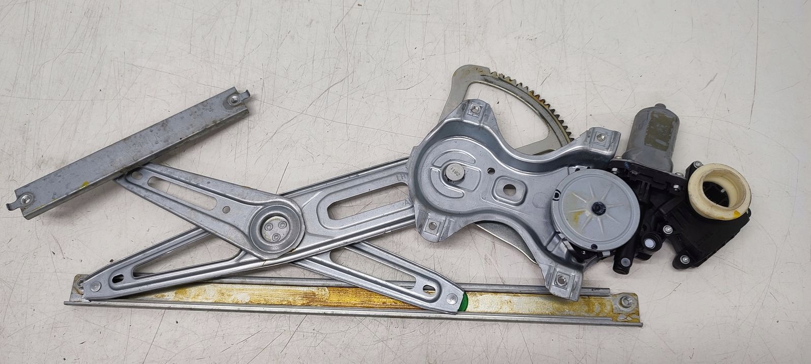window regulator left front mechanism Toyota Avensis T27