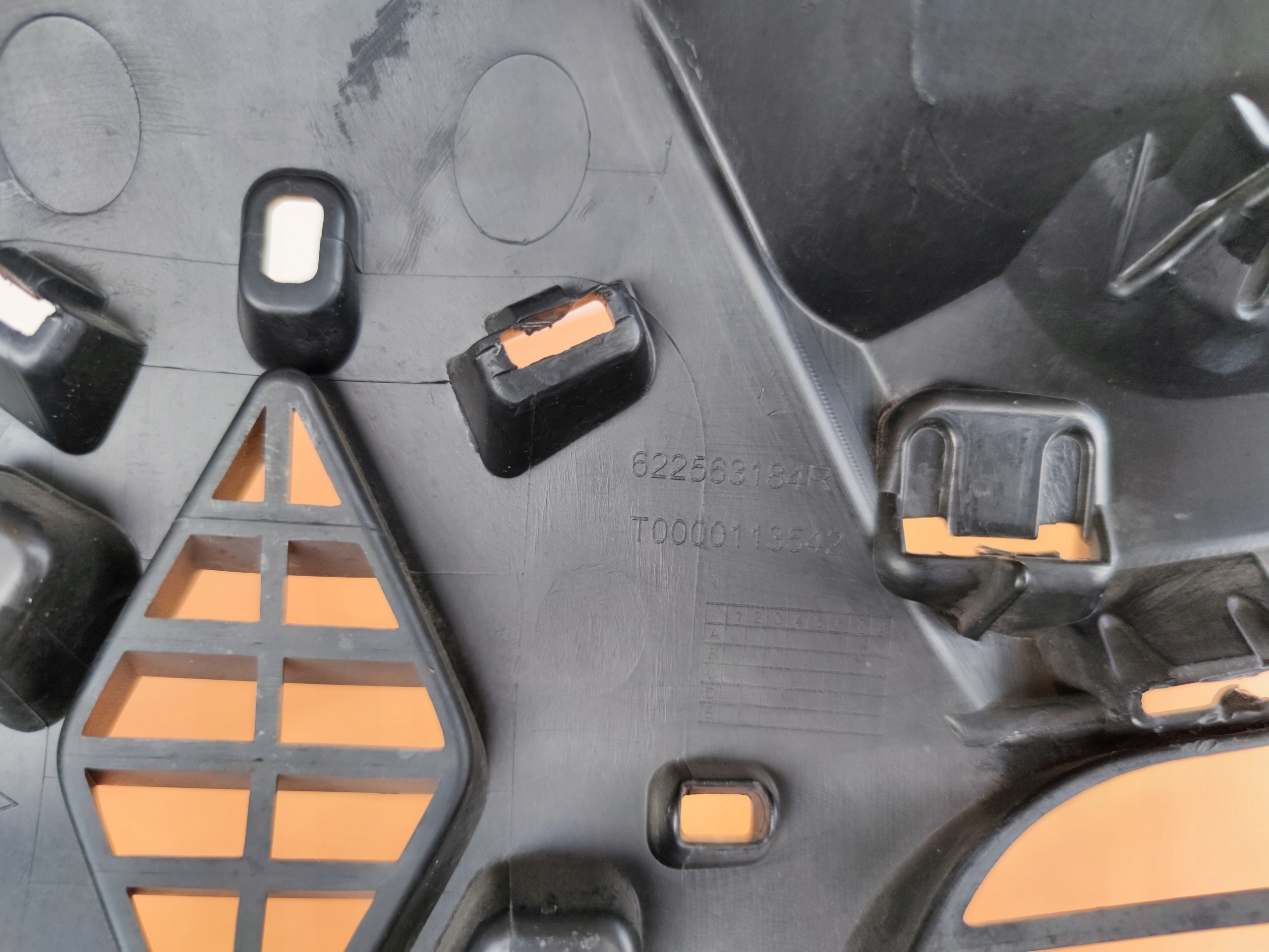 RENAULT CLIO IV grid upper of a bumper front PREKLADgrill