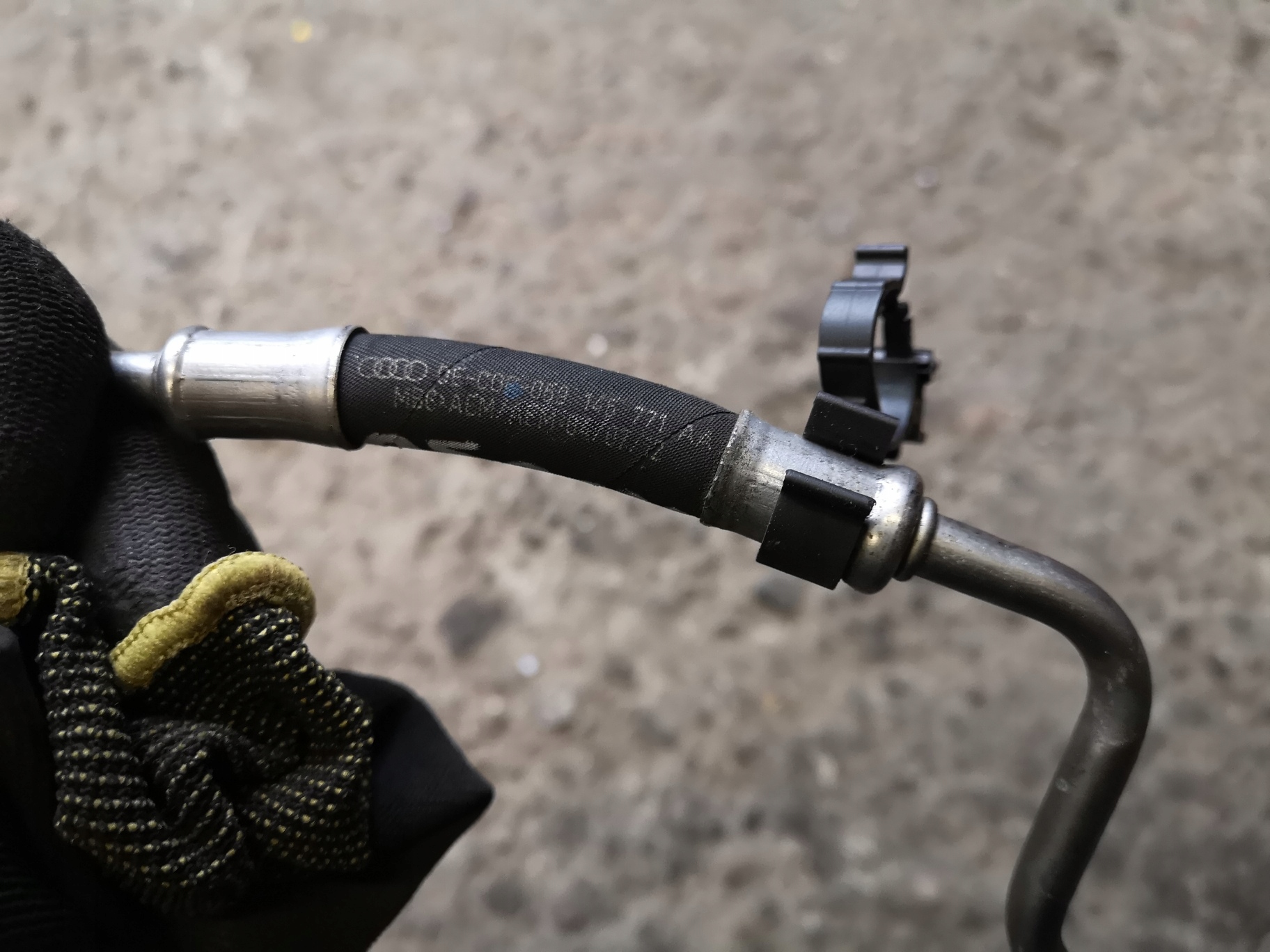AUDI A5 A4 pipe oil line tube 059145771AA