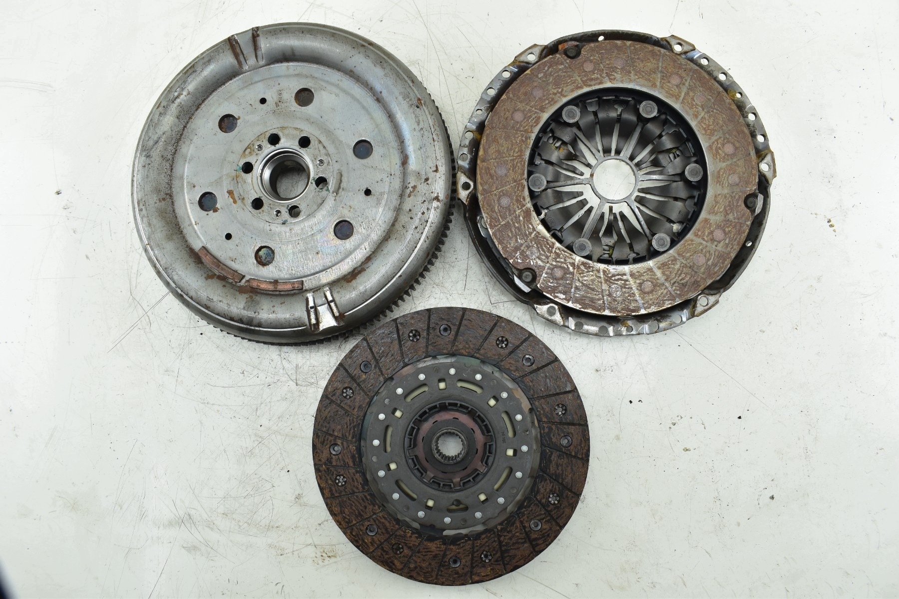 dual mass flywheel clutch VW GOLF V PASSAT B7 AUDI A3 2.0 TDI CFF