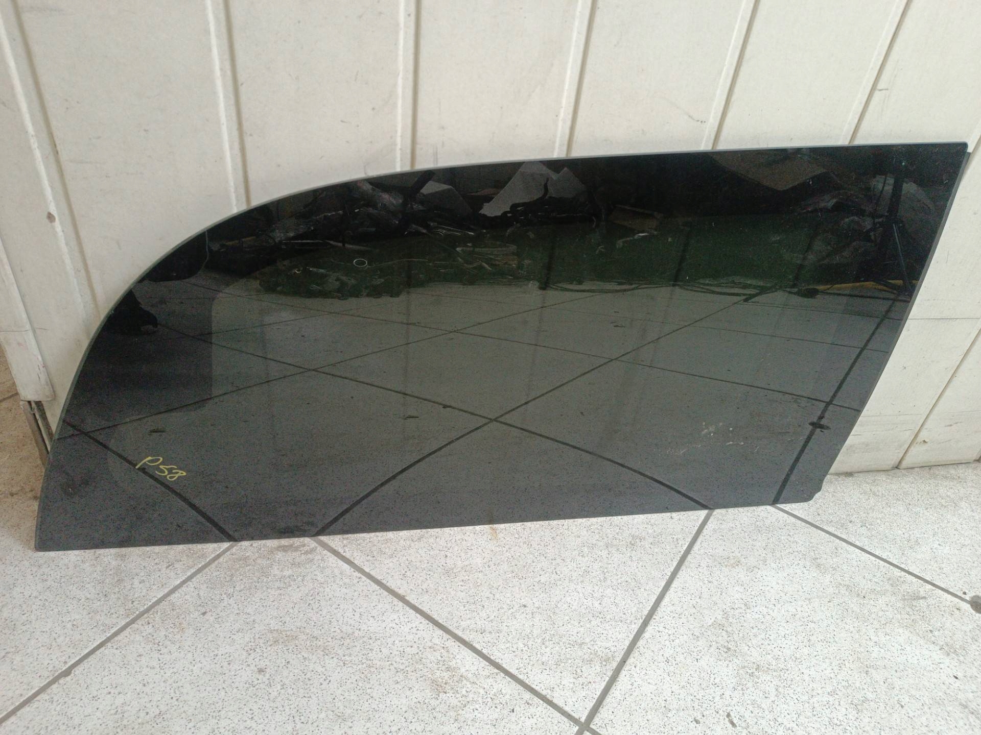 window bodywork rear part right side Chrysler Town and Country 5 facelift