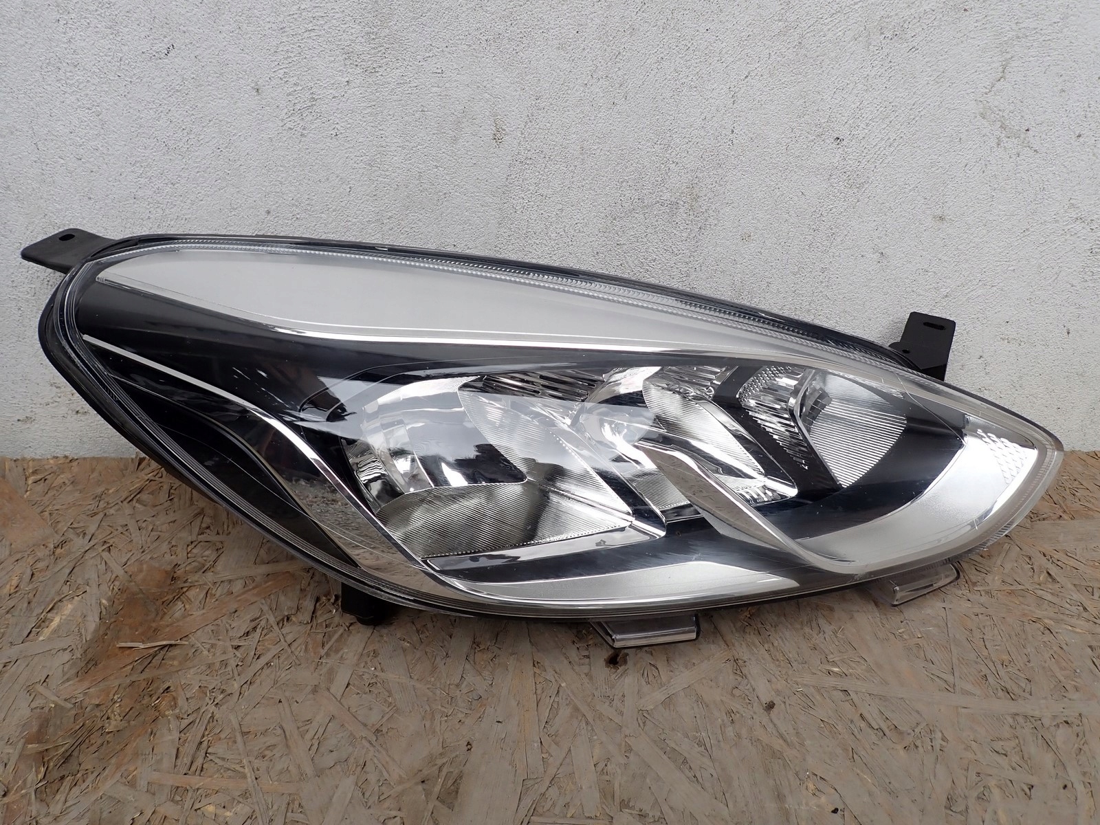 light right REFLEKTOR FORD FIESTA MK8 VIII 2017