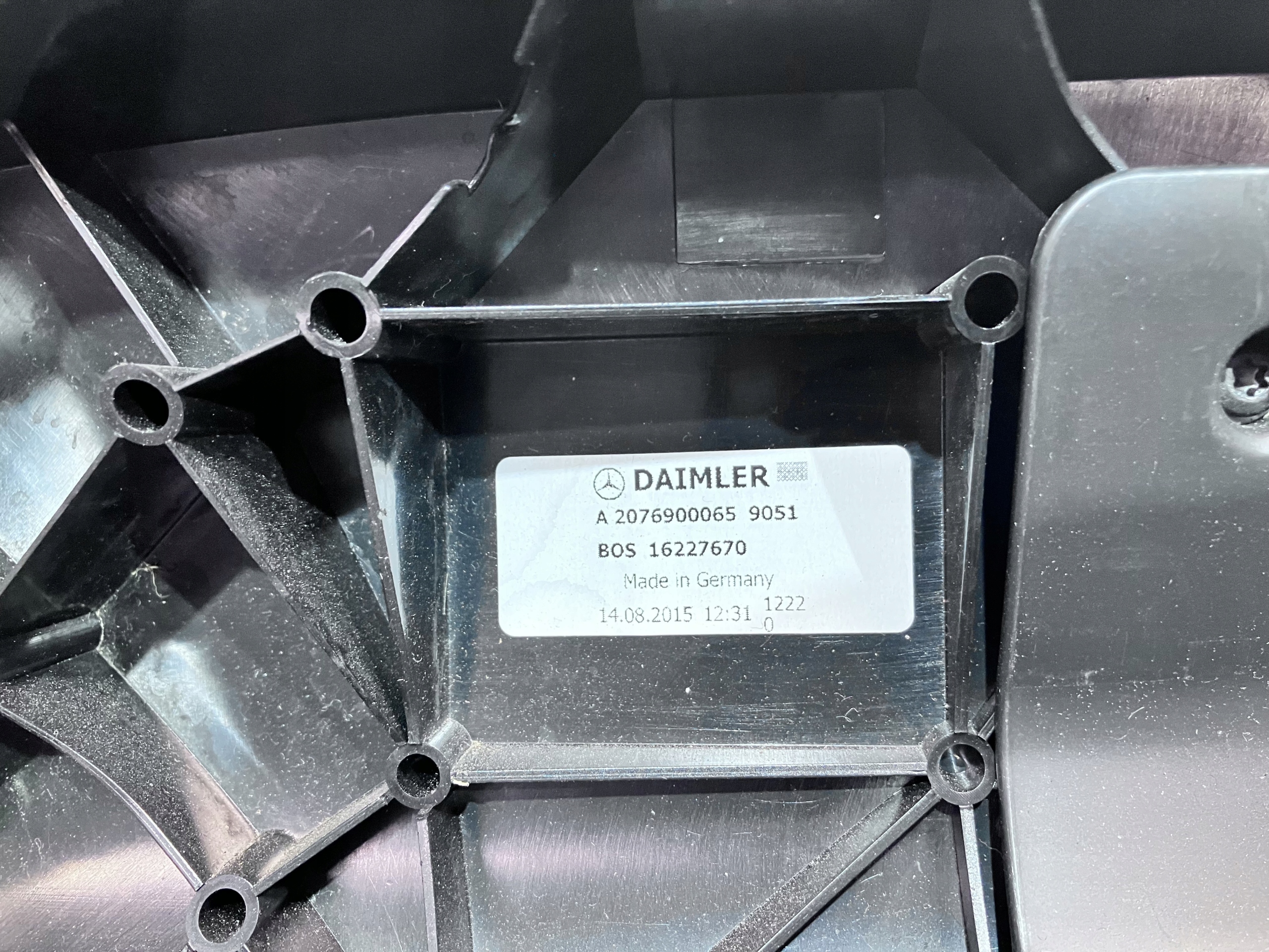 A2076900065 - Рольставни для багажника Mercedes C207 W207 LIFT