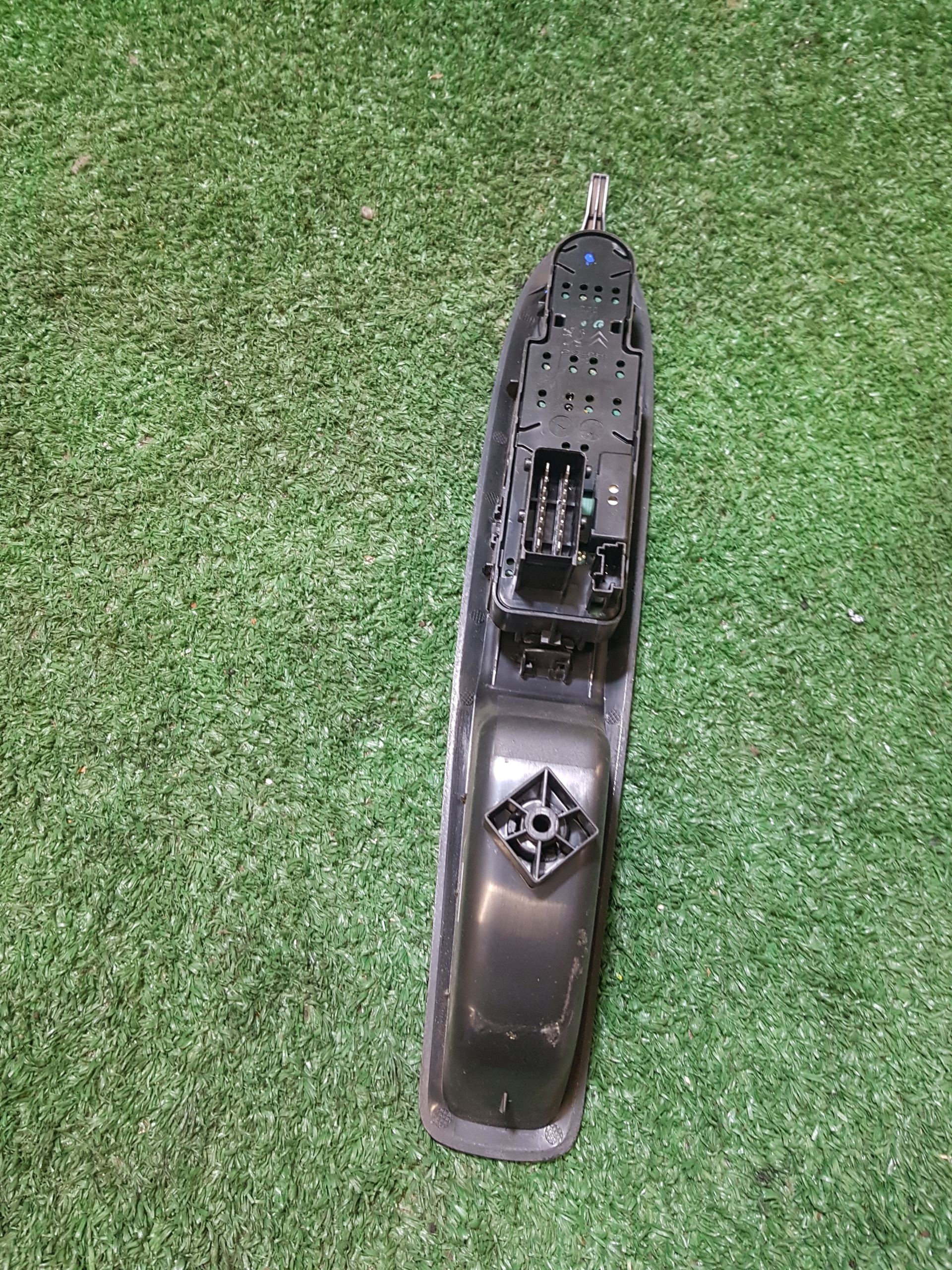 control panel of the window driver´s CITROEN DS-3 96652234XT
