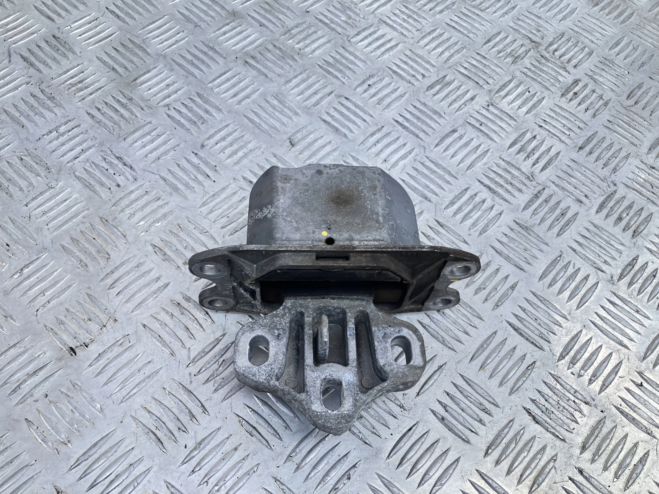 ŁAPA SILNIKA WSPORNIK BMW X1 F48 2.0 D 6853449