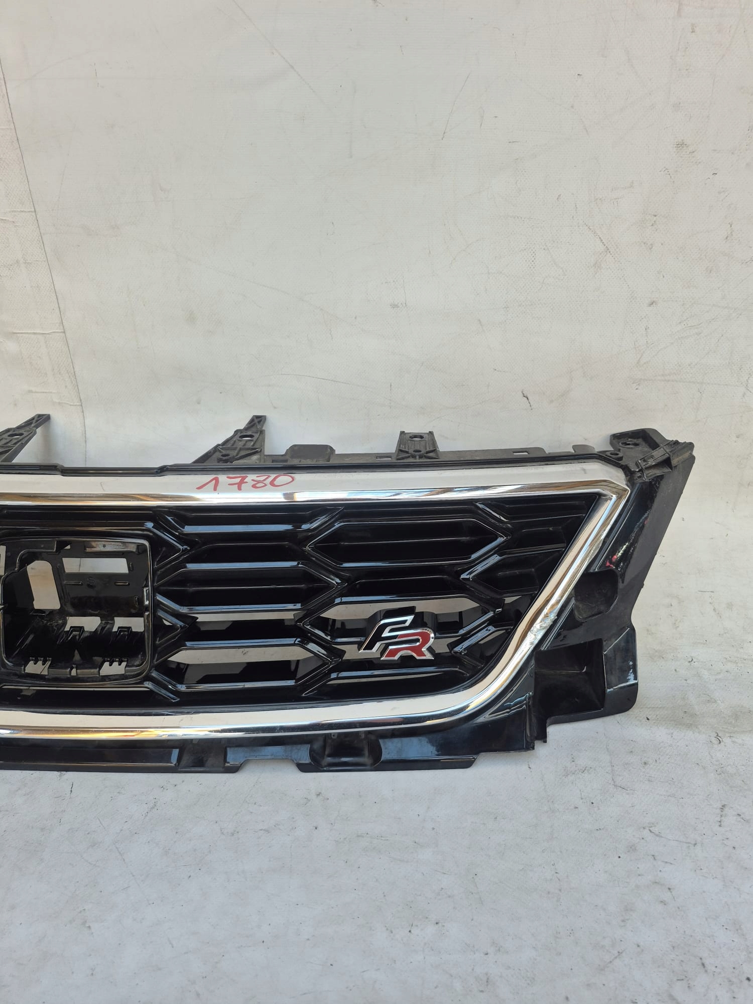 SEAT ATECA 575 FR 16- grill grille radiator 575853654E