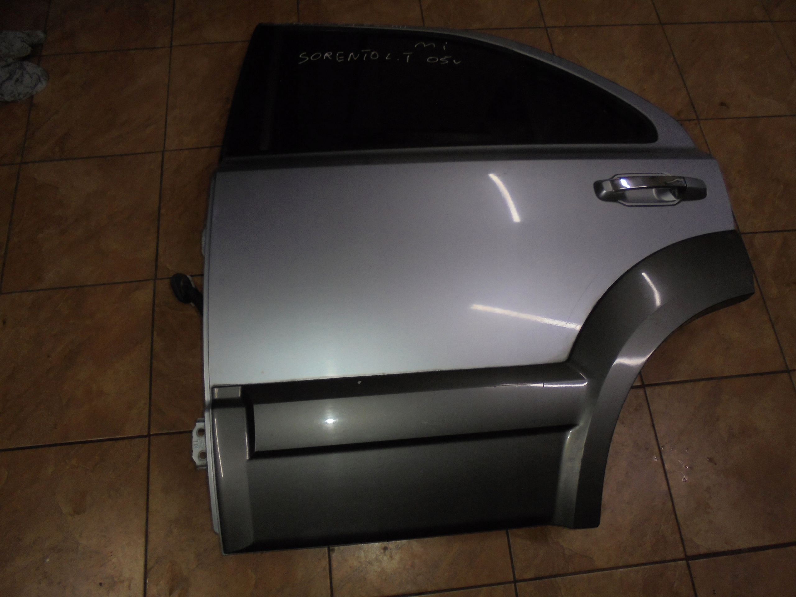 KIA SORENTO I 2.5D 05' DRZWI LEWY TYŁ