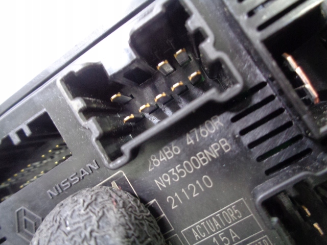 SKRZYNKA BEZPIECZNIKÓW MERCEDES CITAN II W420 1.5 D 2022 ROK Producent części Mercedes-Benz OE