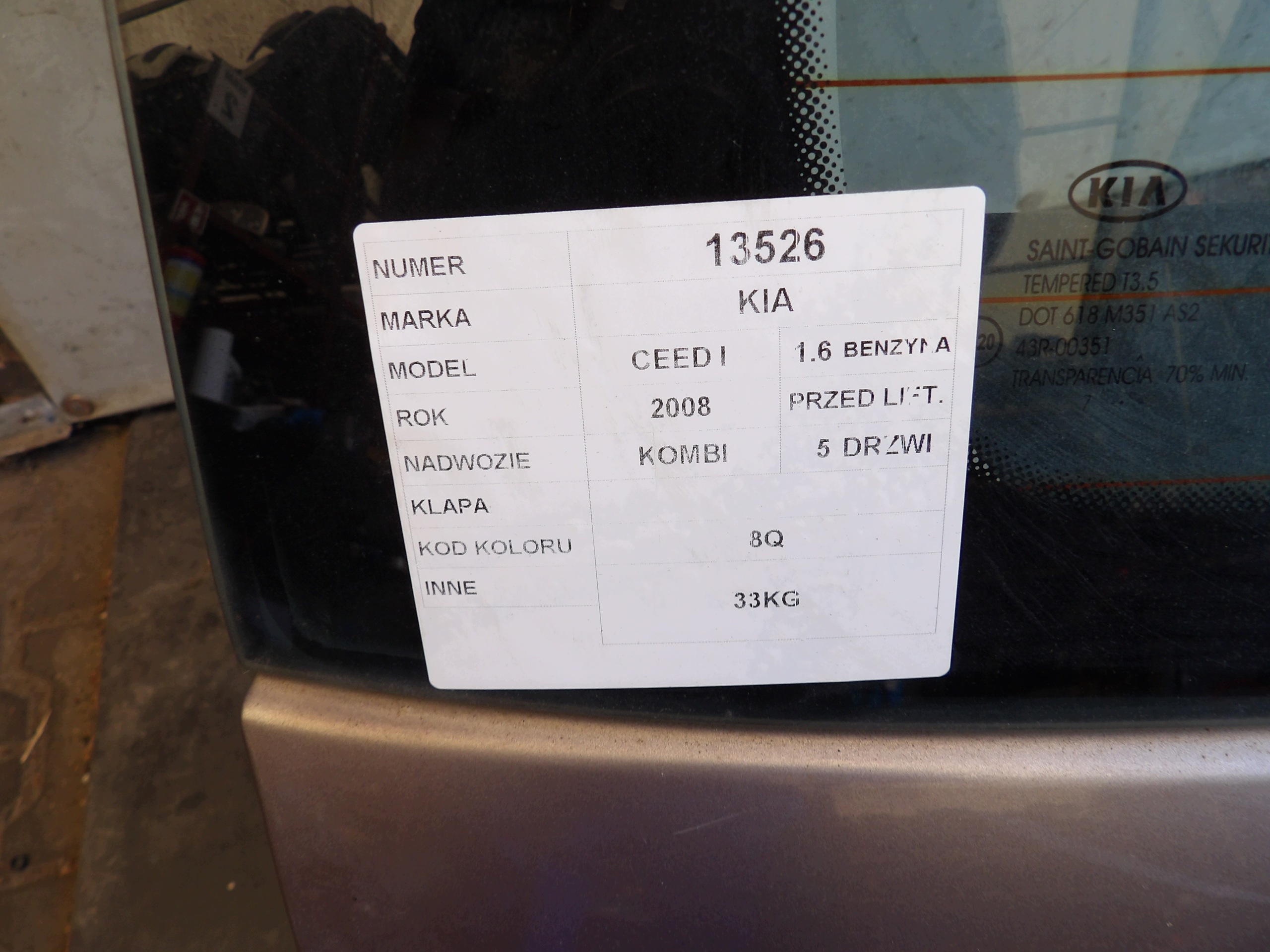 Kia Ceed and trunk door boot 8Q