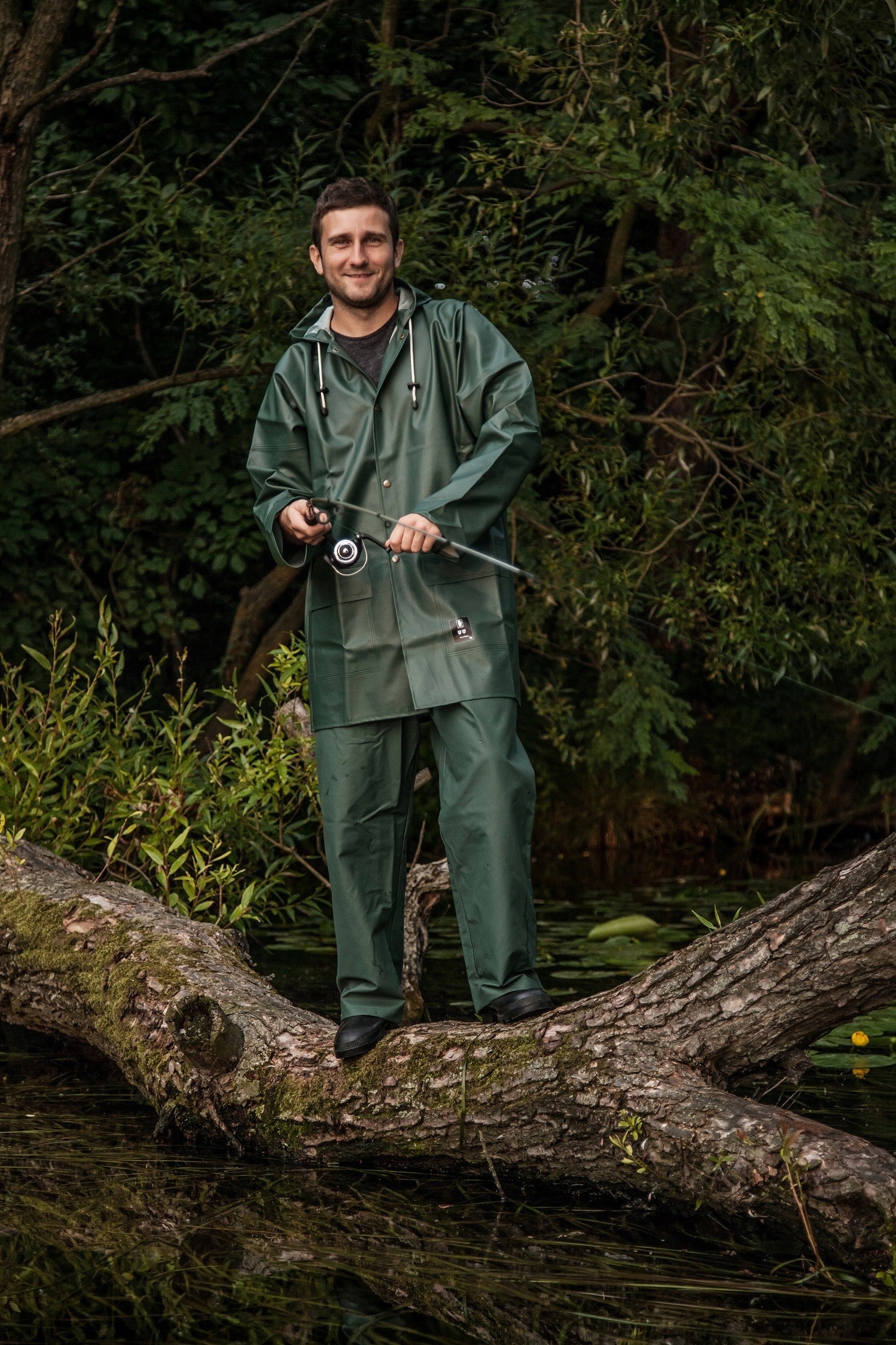 UBRANIE PRZECIWDESZCZOWE WODOODPORNE OGRODNICZKI + KURTKA PROS 101/001 62 Zawartość kompletu kurtka