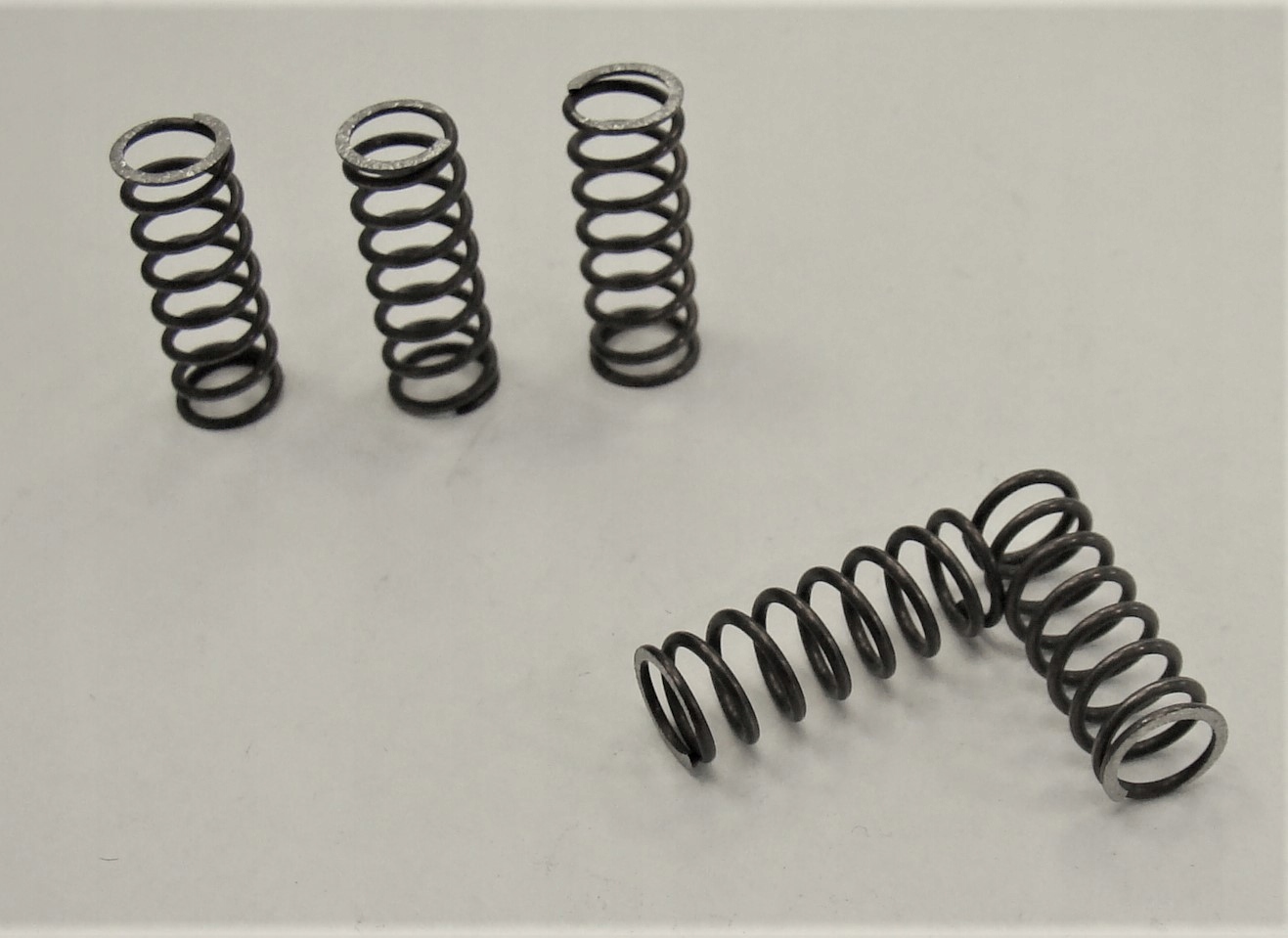 SPRĘŻYNA NACISKOWA d=0,7 * Dz=6,0 * L=16 - 5 szt. Marka inna