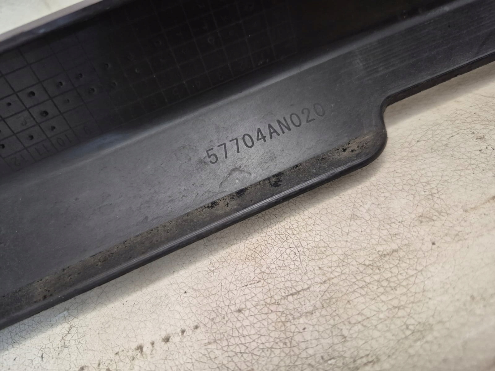 SUBARU OUTBACK VI 6 21- bumper front front grid left right 57704AN020