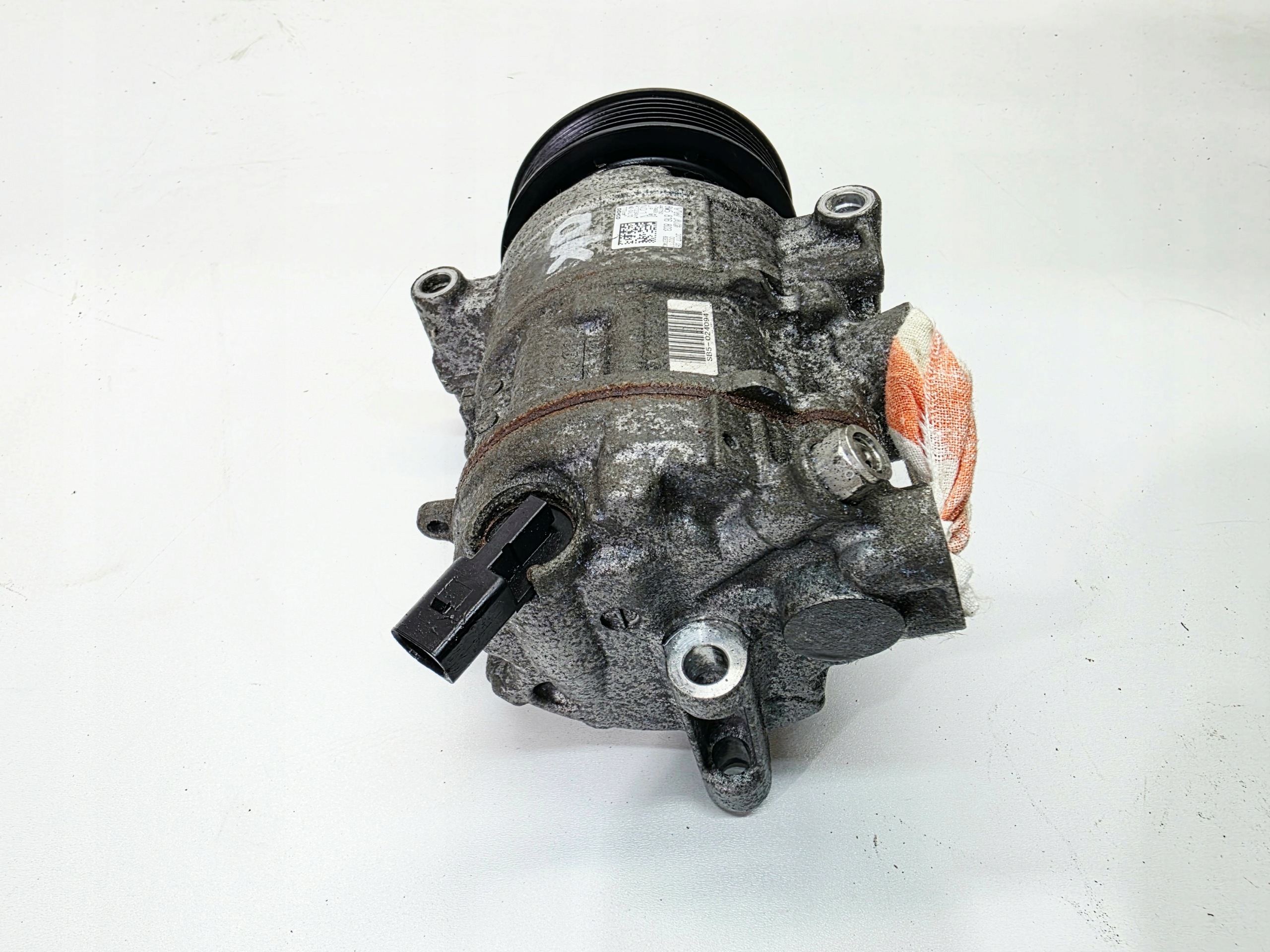 compressor compressor; of the air conditioning AUDI A4 B9 A5 8W 8W5816803 OK