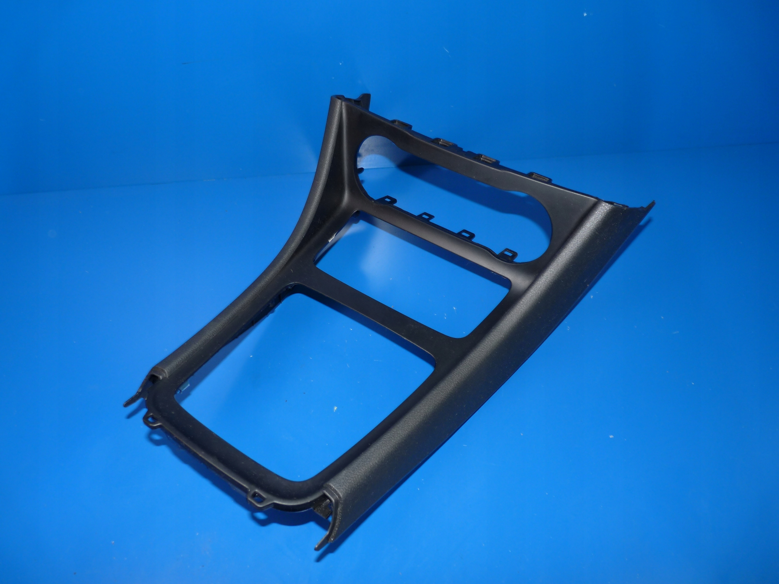 MERCEDES A W176 Blende Abdeckung TUNELU SRODKOWEGO
