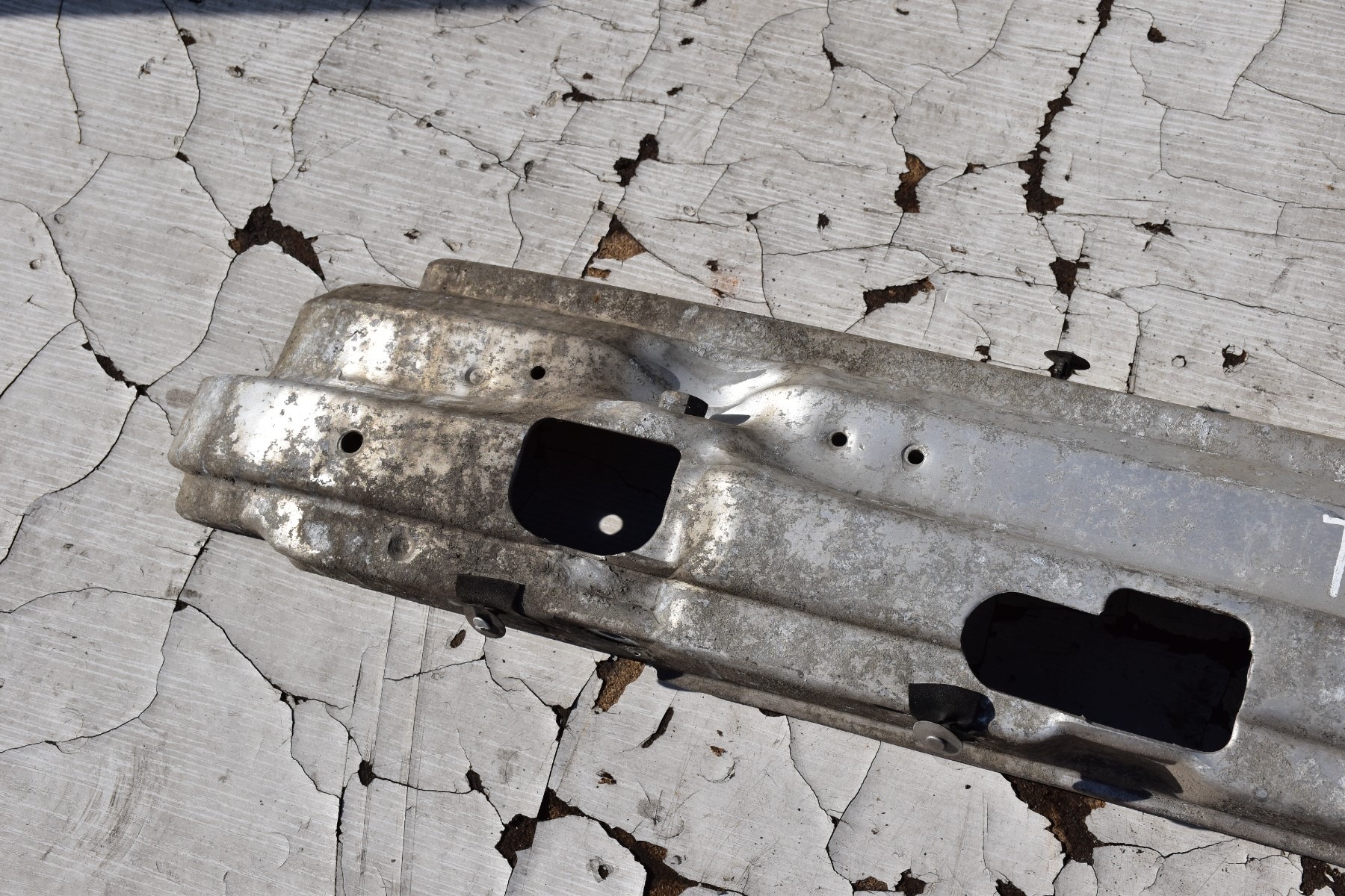 bumper support rear part below towing BMW SERIA 5 E39 2.2 B 1995-2004 KOMBI