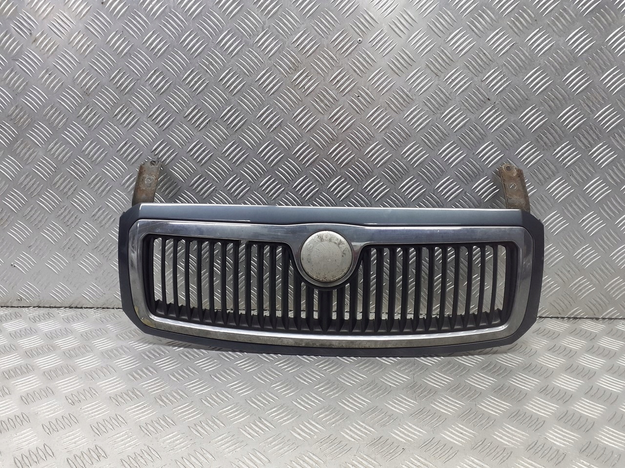 решетка радиатора SKODA FABIA I 1.4 6Y0853668