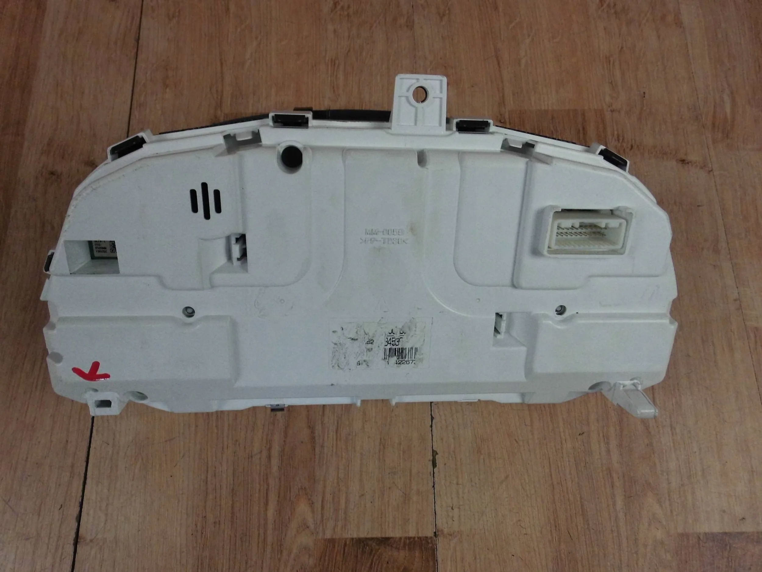 Mitsubishi Outlander III PHEV dials 8100B905