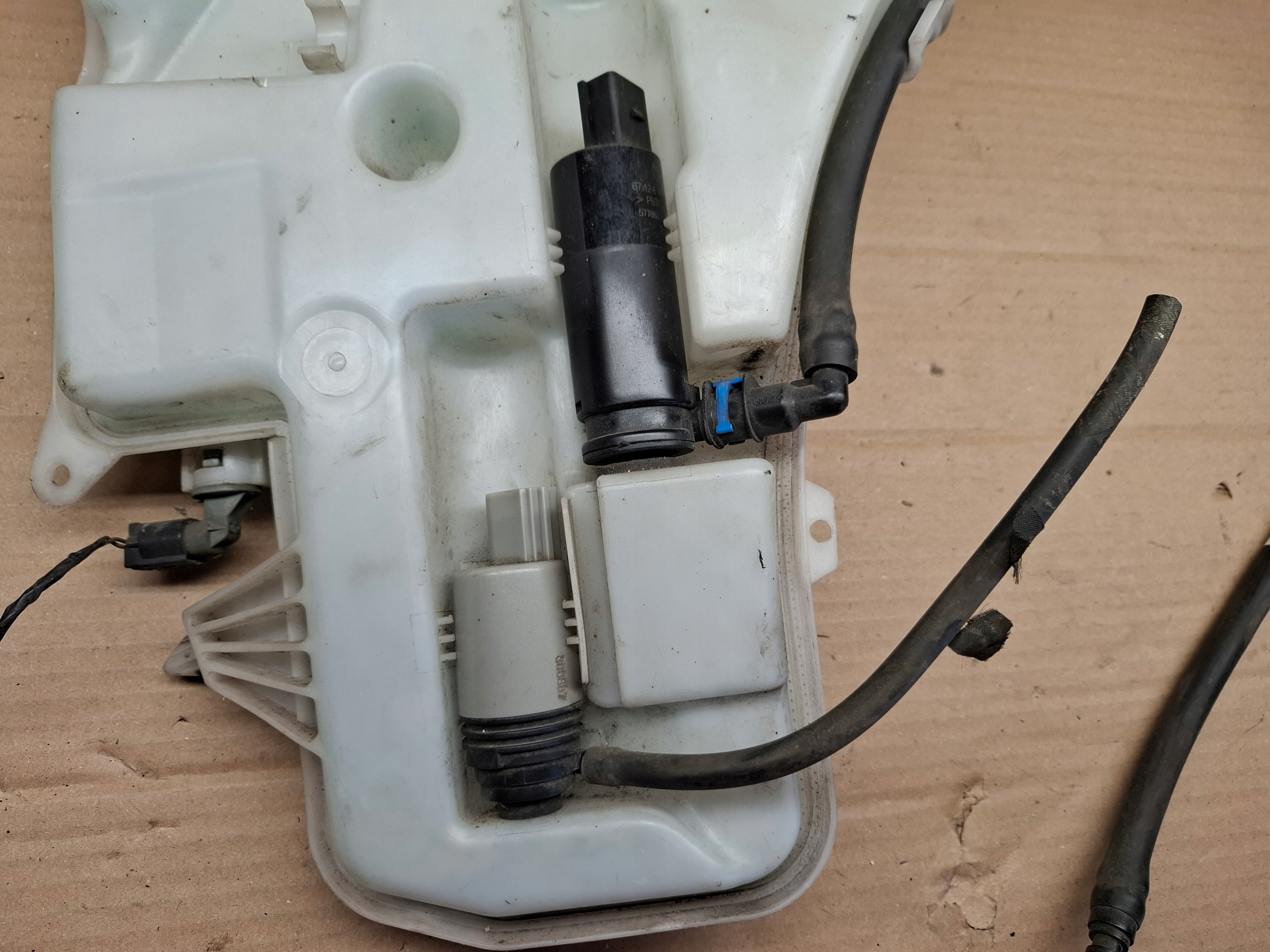 Behälter Spritzdüse XENON BMW E92 E93 7157144