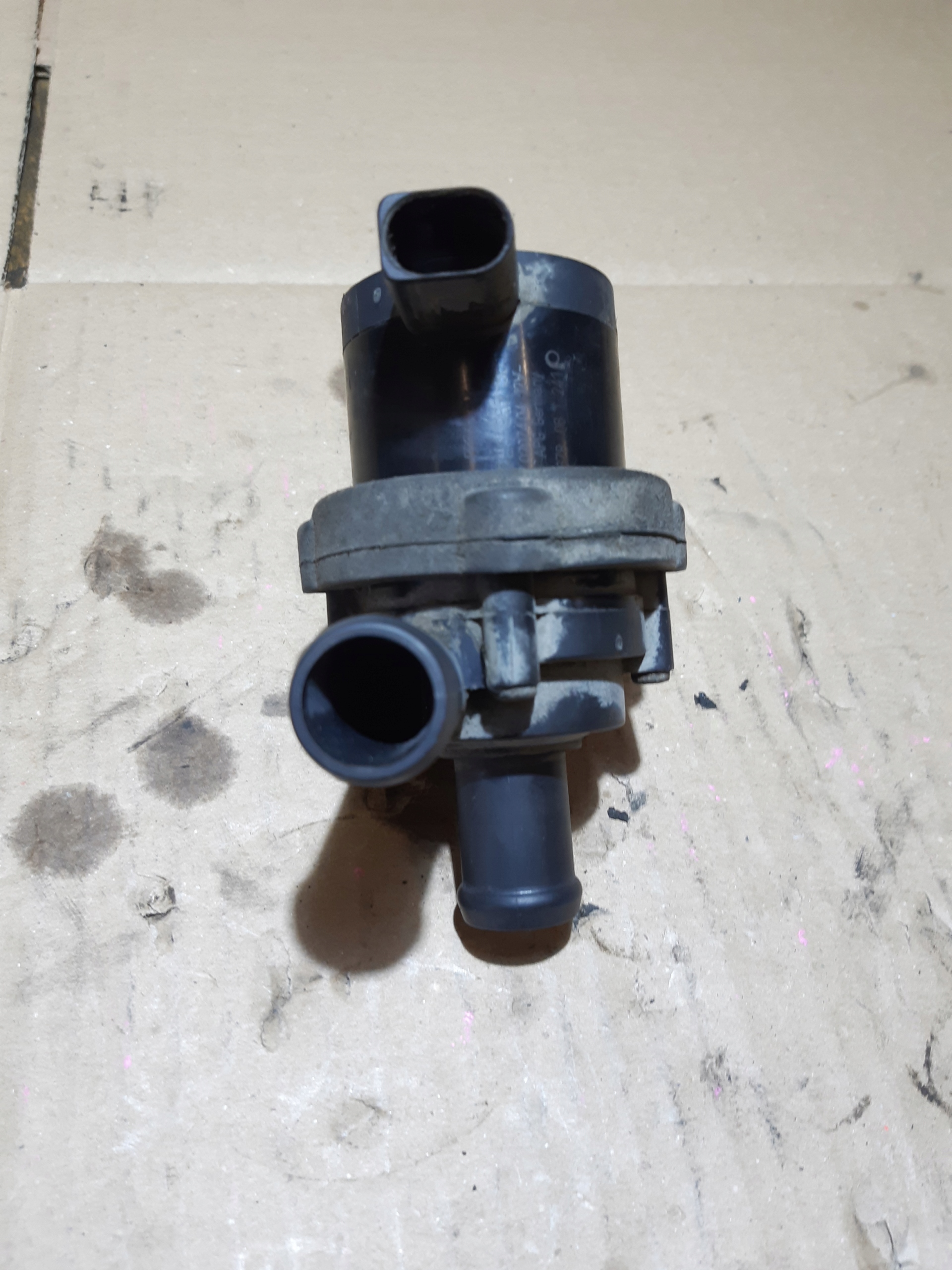 AUDI Q7 4L 3.0 TDI supplementary water pump 7L0965561