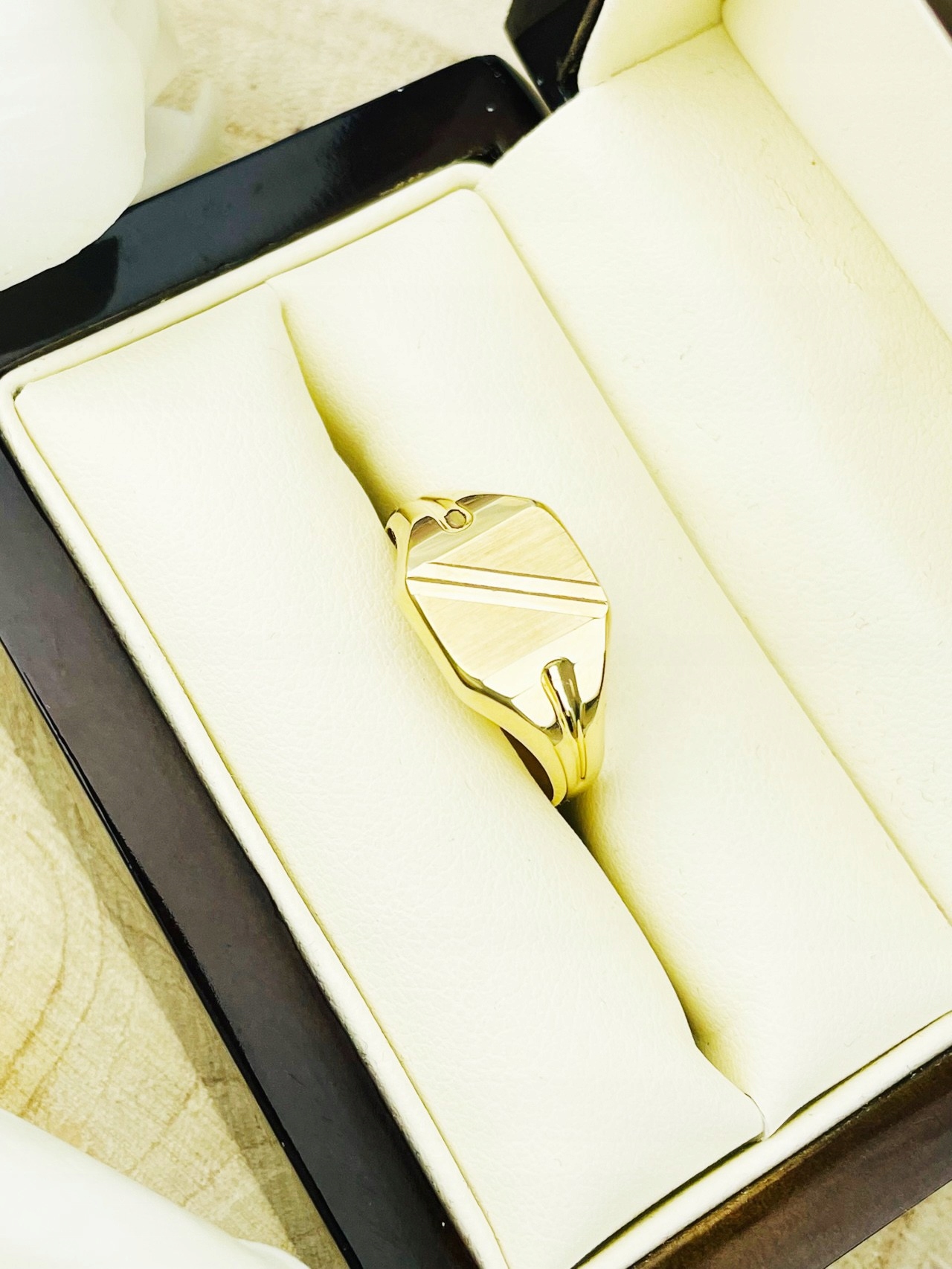 Zlatý pánský prsten čtverec