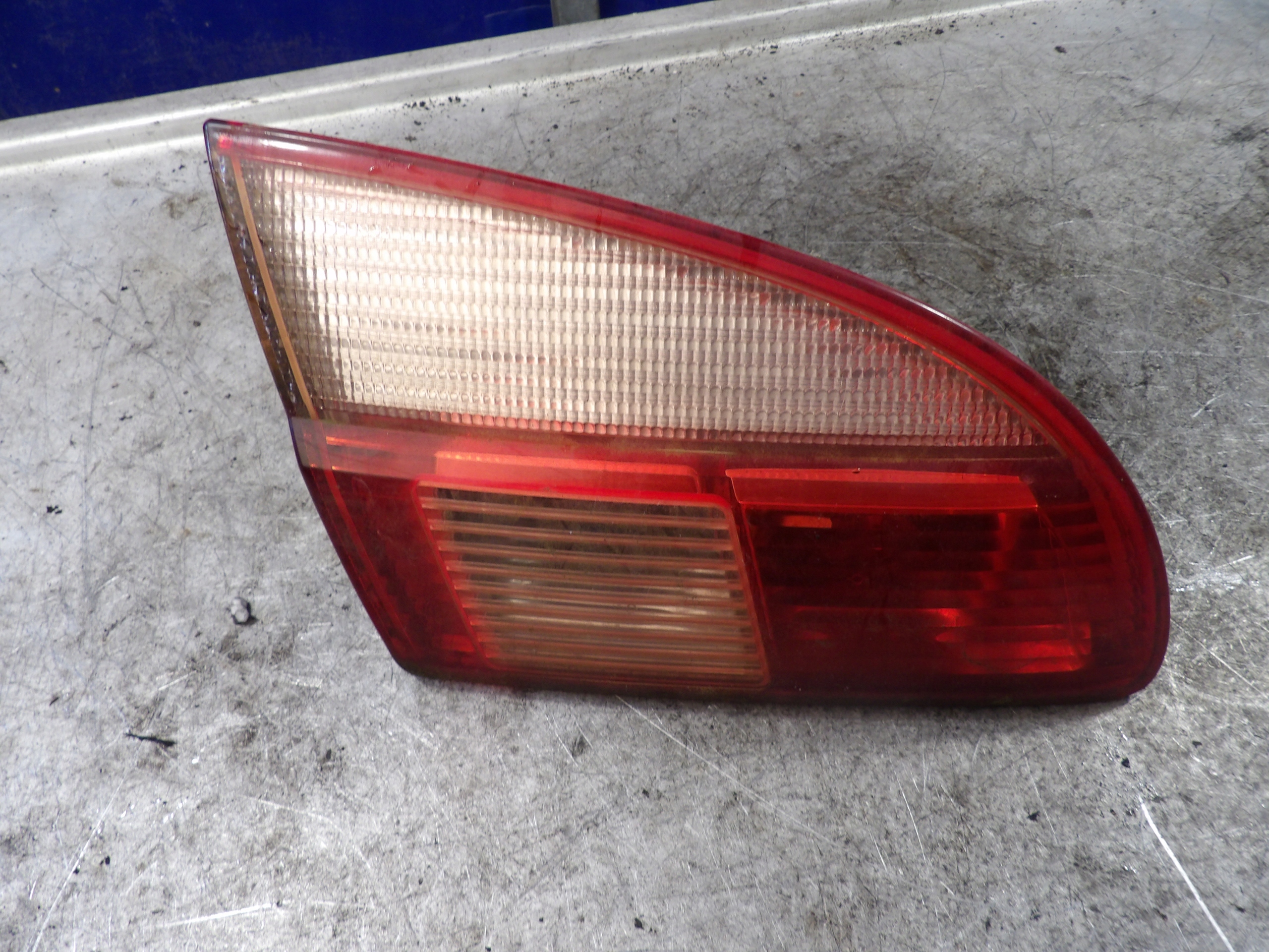 Toyota Avensis and light rear left trunk door