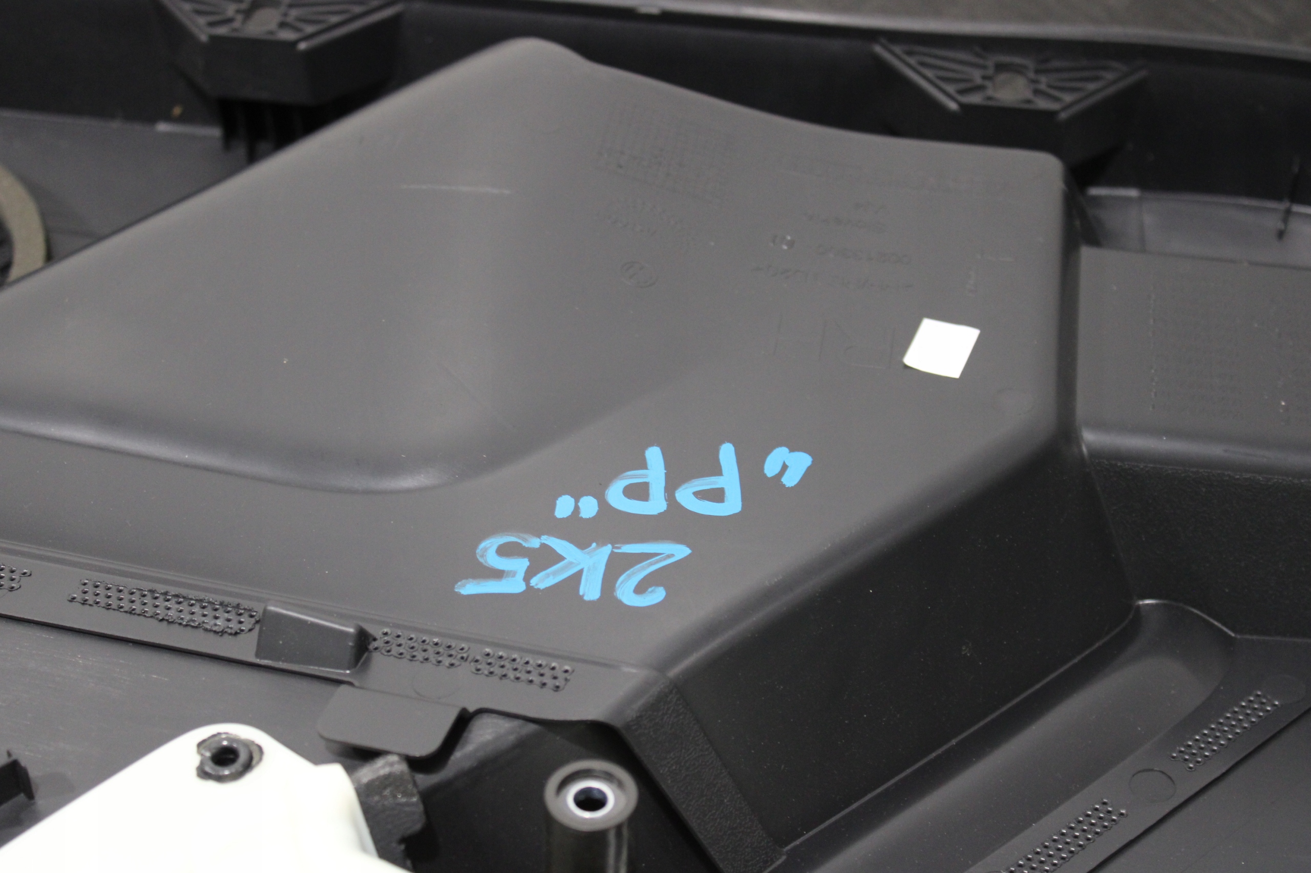 Seite verkleidung Tür rechts vorne CADDY 2K0 2K5
