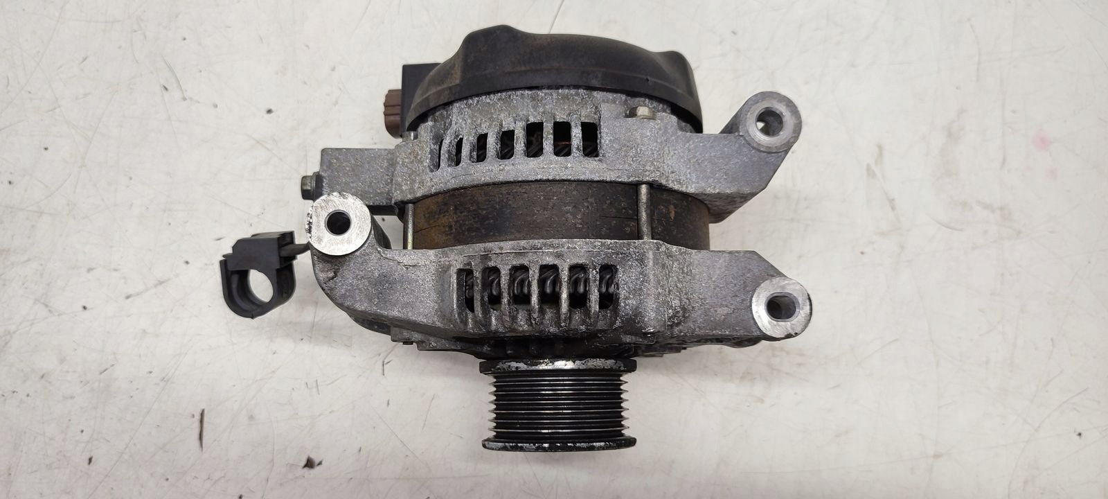 Alternator Toyota Avensis T27 2,2 D4D
