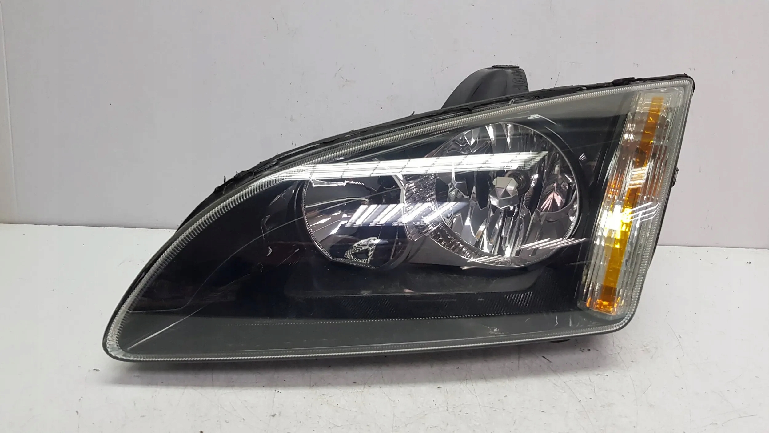 light front left Ford Focus MK2 4M5 04
