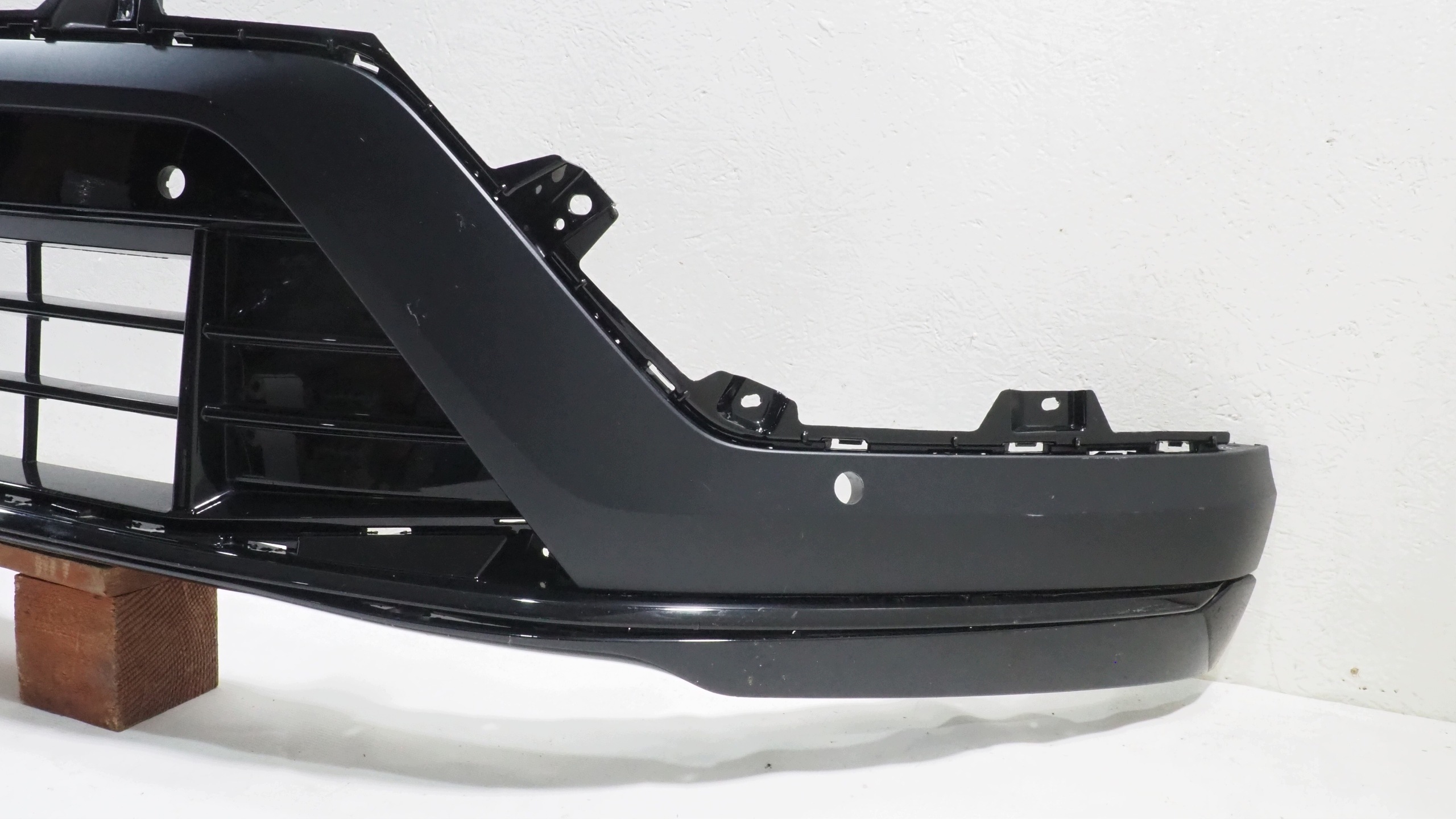 Polestar IV spoiler accessories of a bumper front 574049