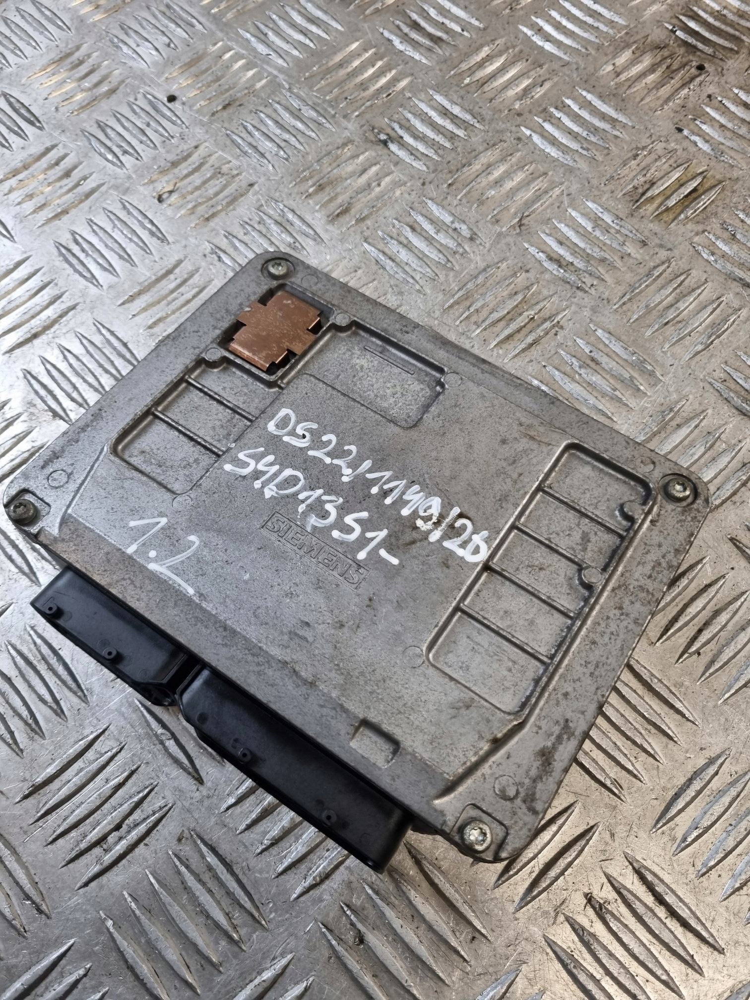 unité de commande électronique uce moteur VW POLO IV 1.2B