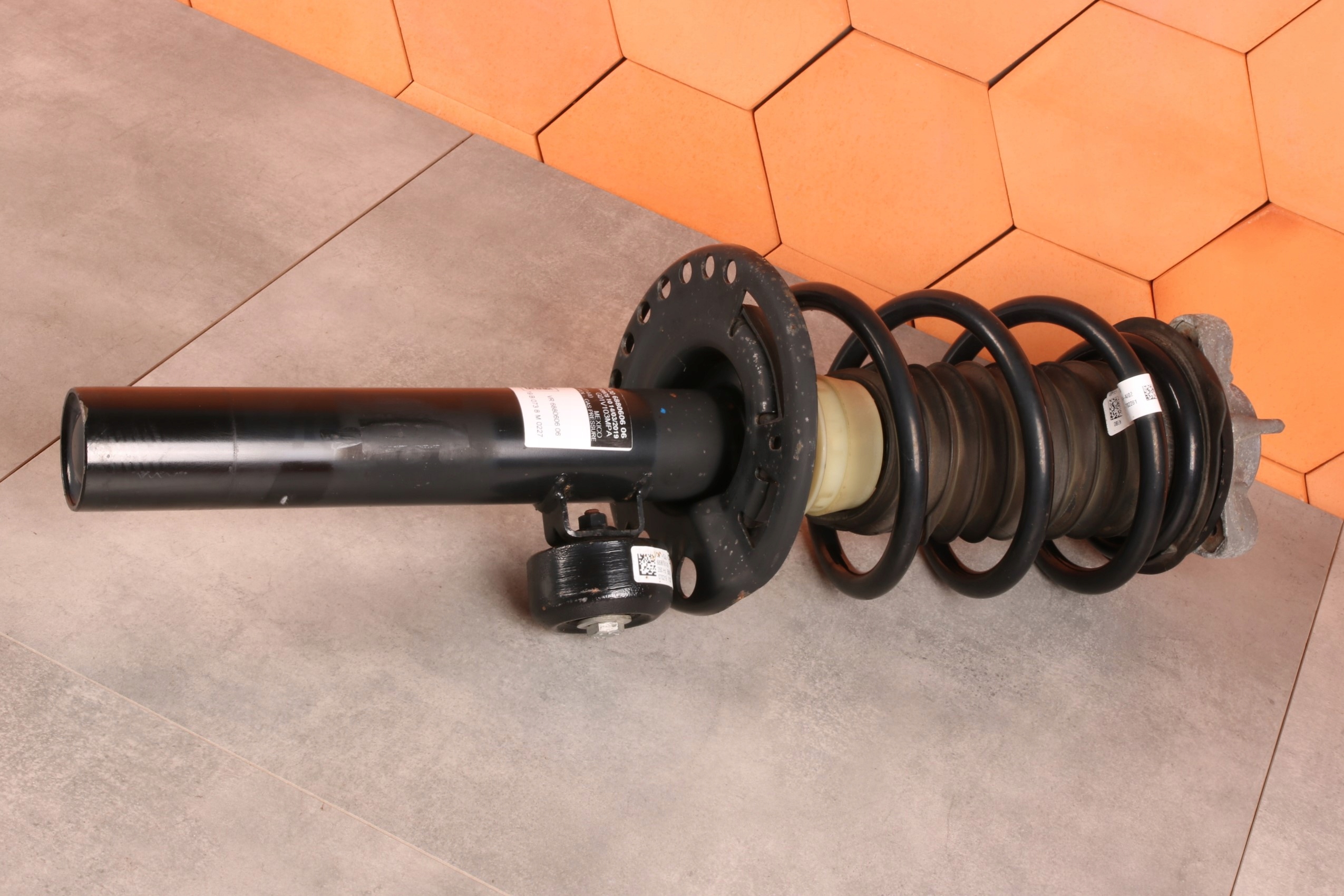 BMW X3 G01 X4 G02 M40dX M40iX shock absorber right front front MPA 6880606