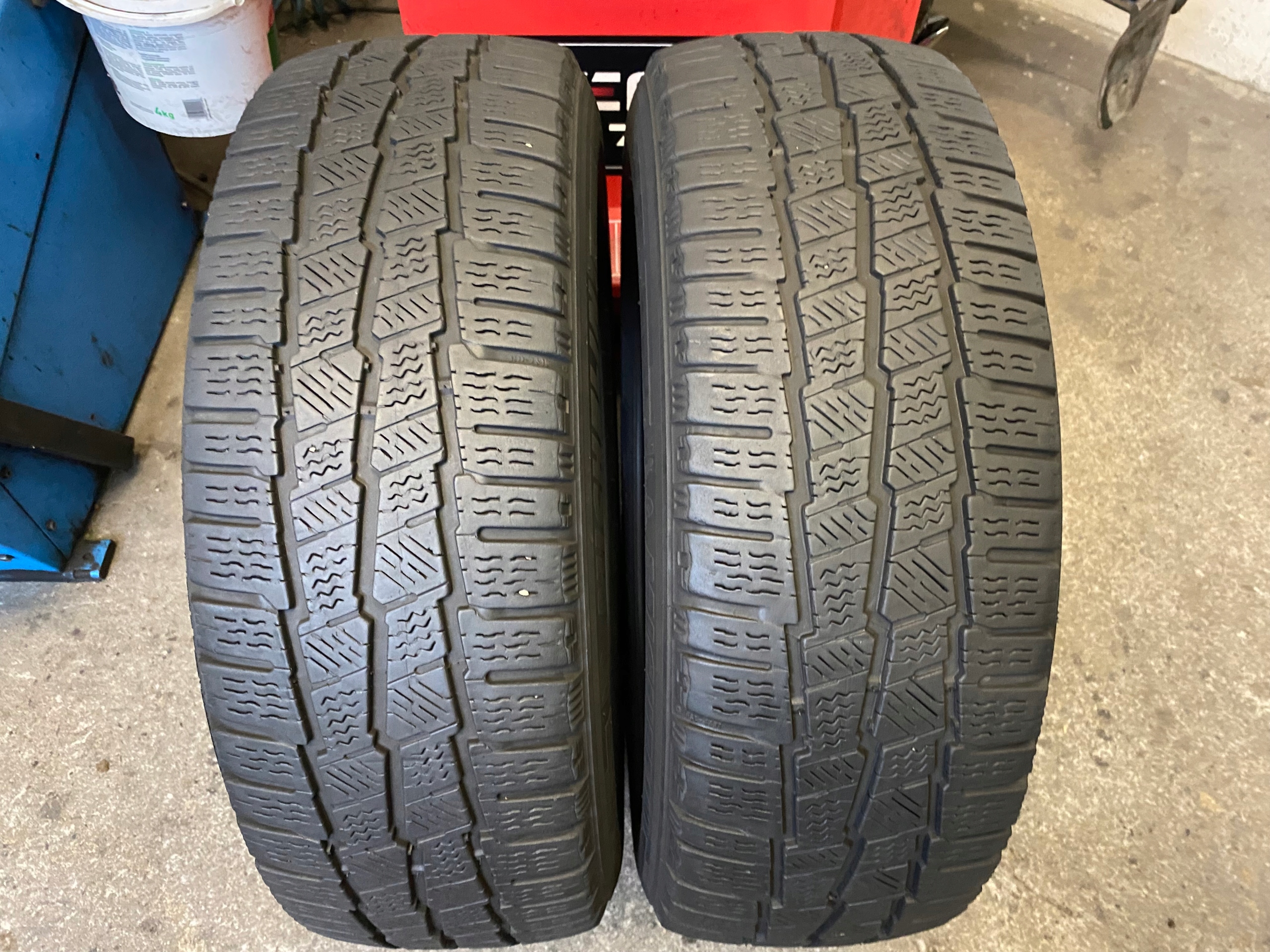 2 tyres winter 215/60R17C Michelin AGILIS ALPIN 6,5mm