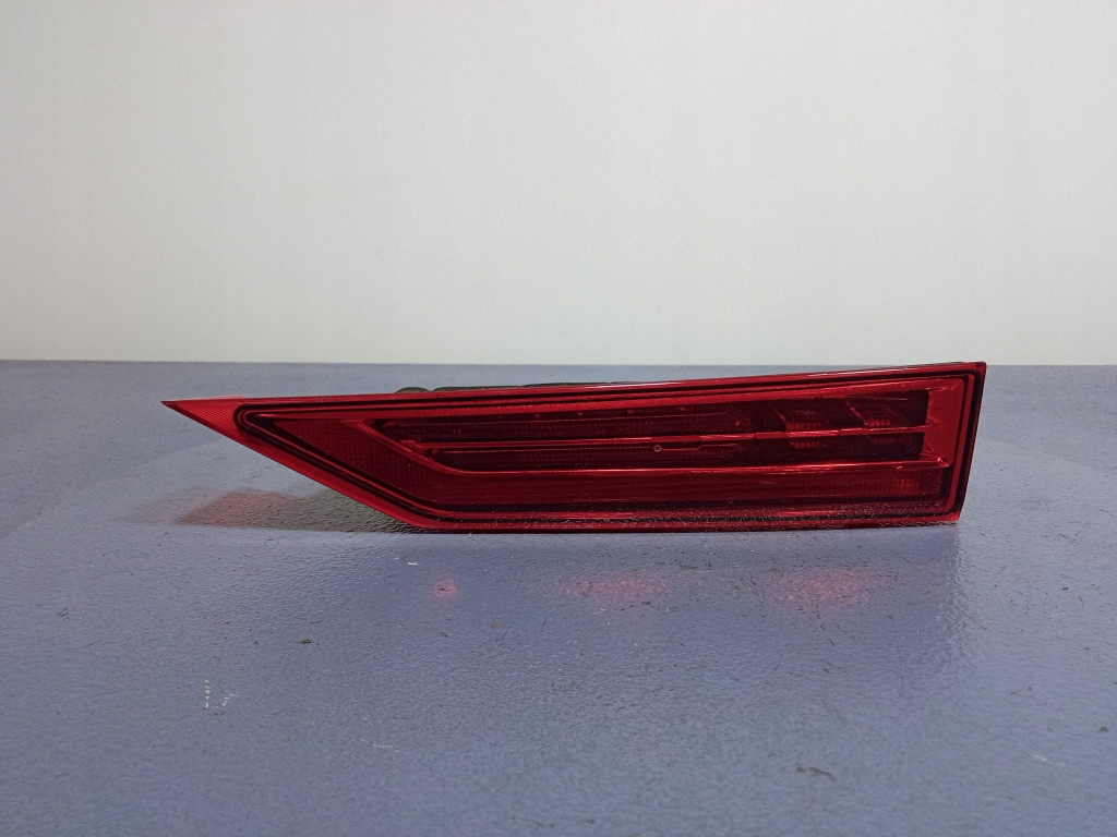 VOLVO XC60 II LAMPA TYLNA W KLAPĘ PRAWA 31446620