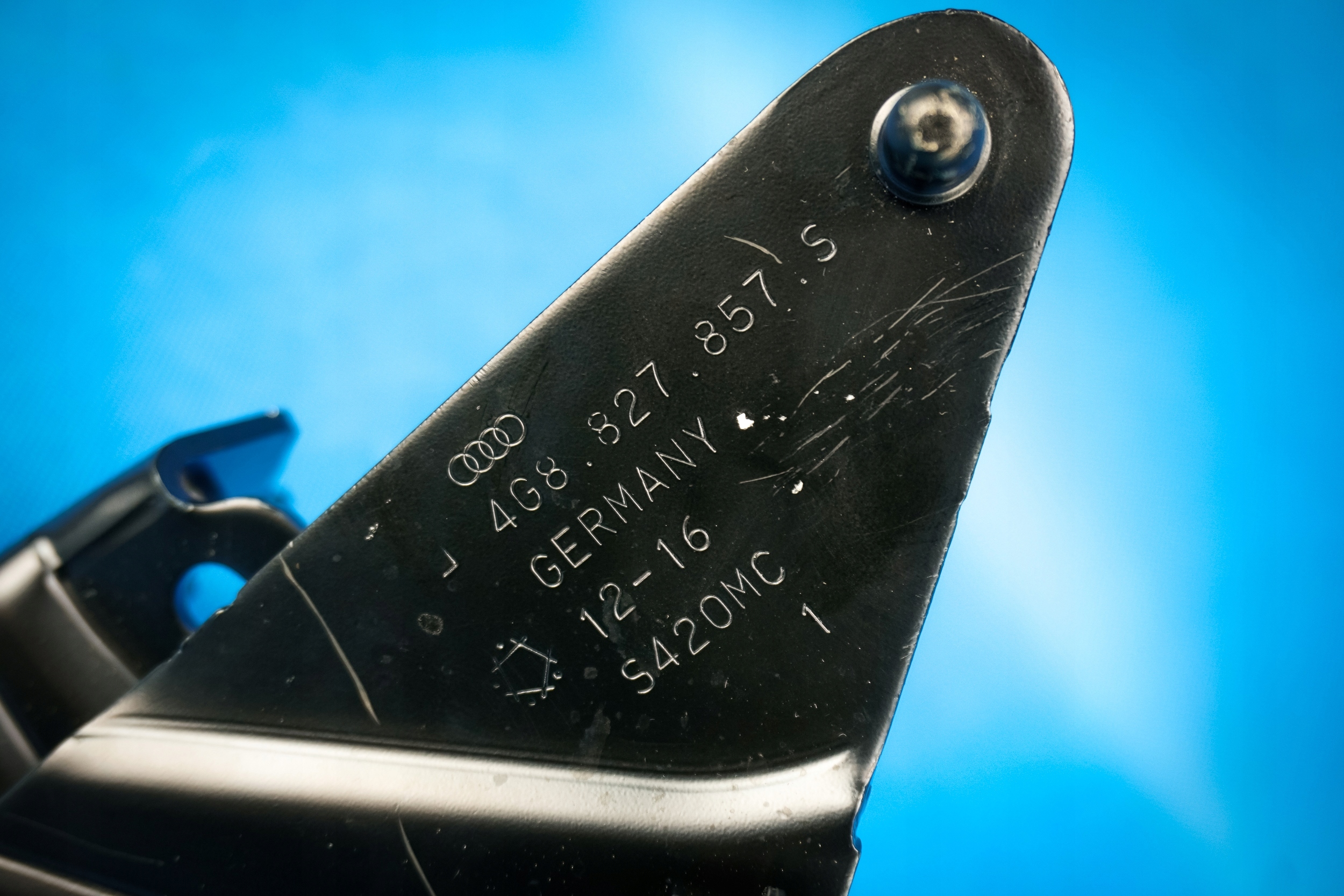 engine electrical of the rear bonnet Audi A7 4G8827851F