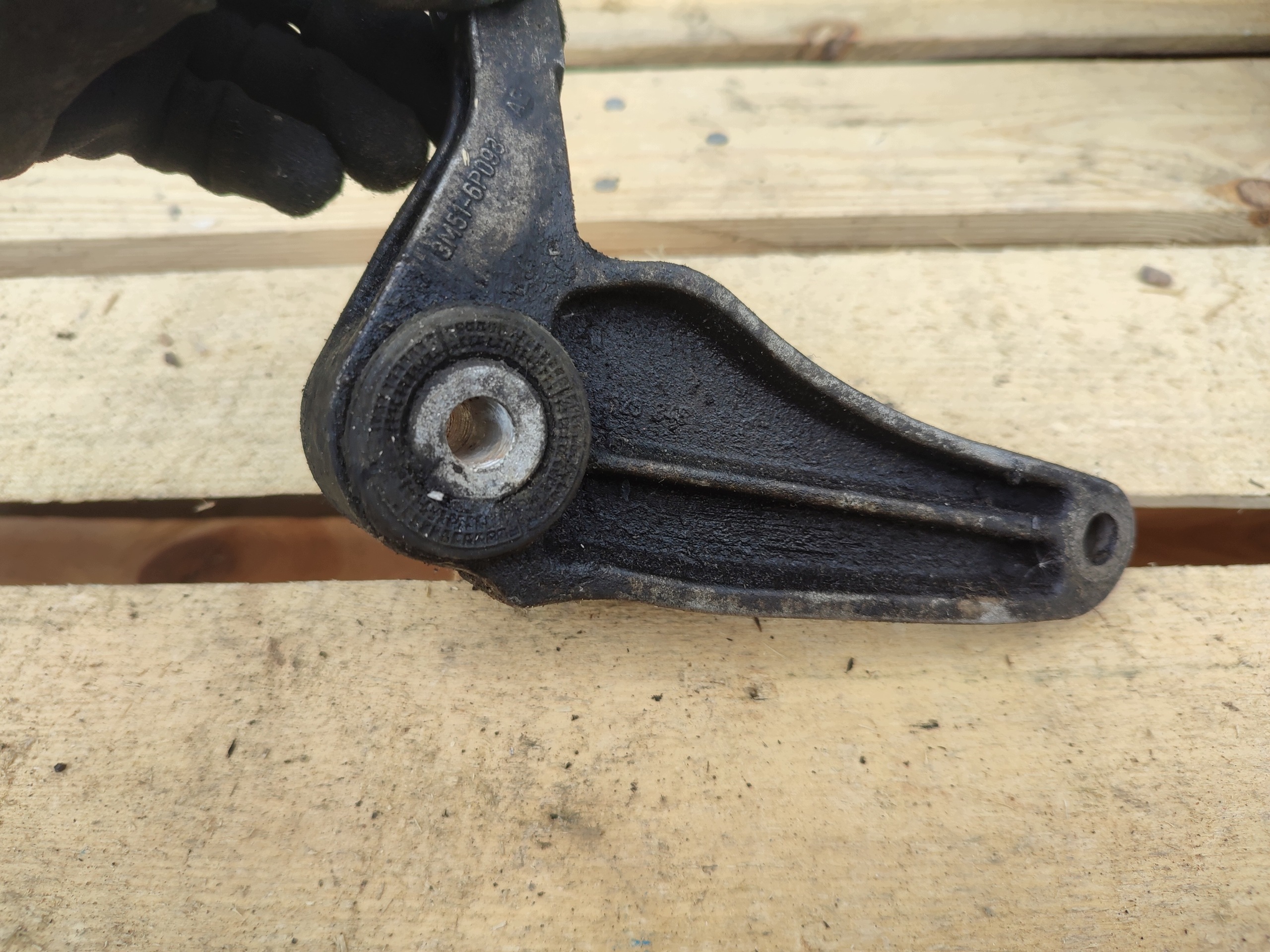 FORD FOCUS MK2 1.6 TDC engine mount holder 3M51-6P093