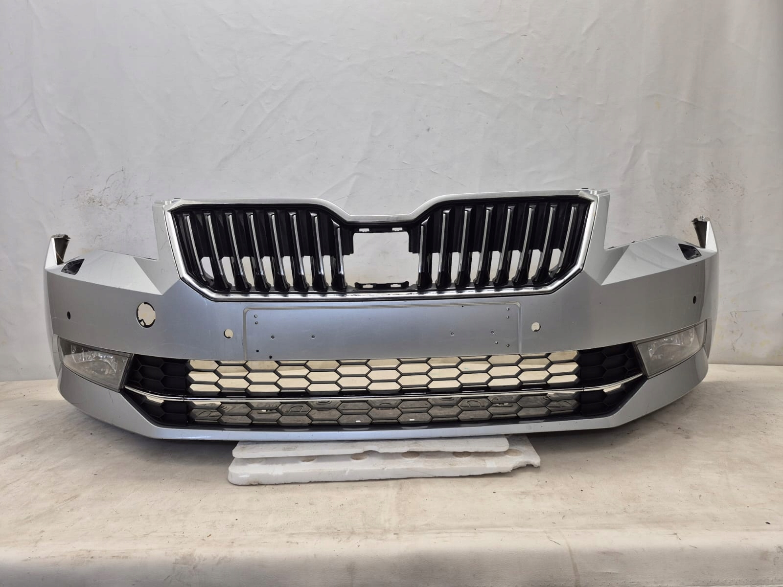 SKODA SUPERB III 3V0 15-19 bumper front front SPR PDC 3V0807221