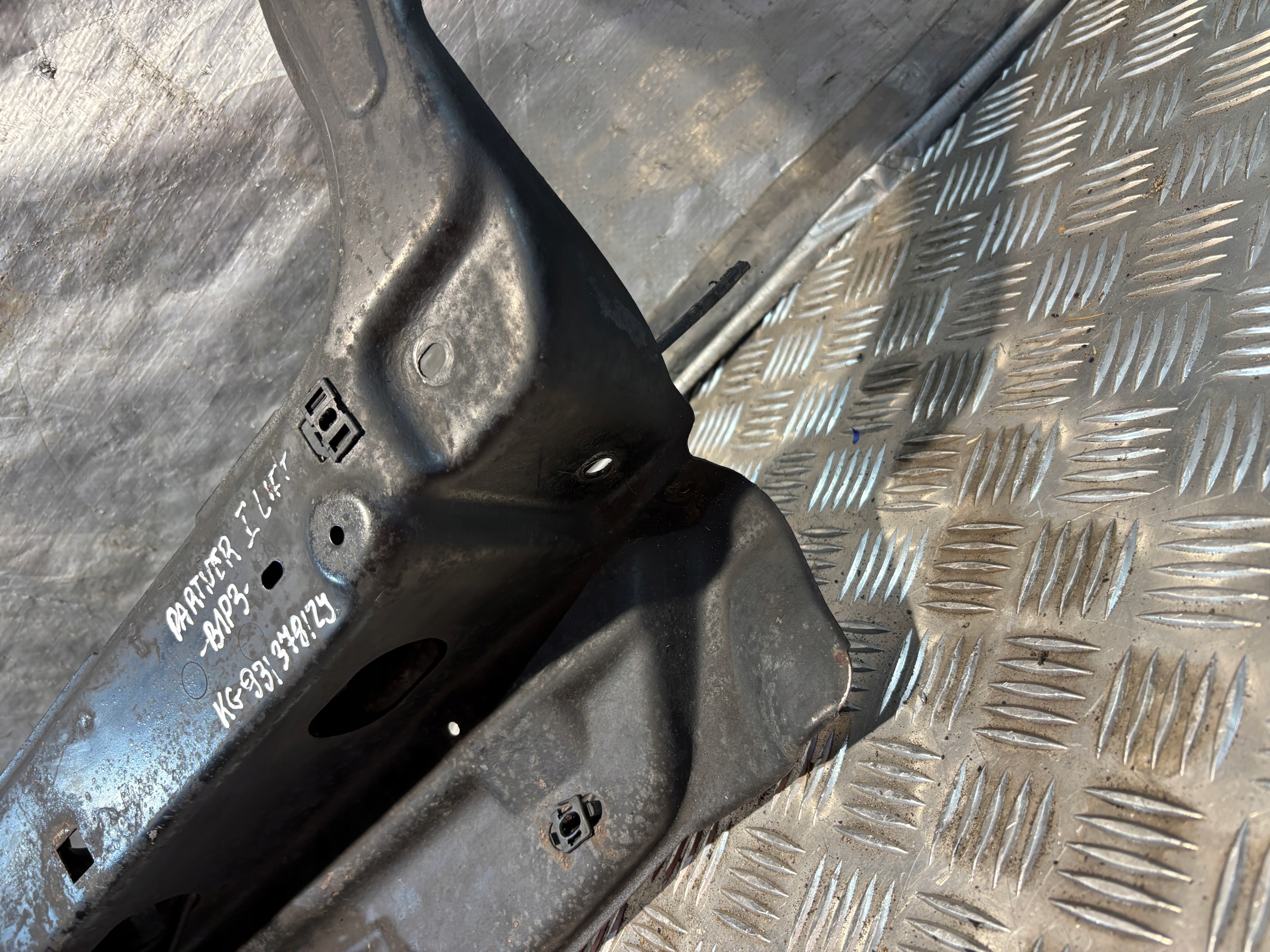 support panel for radiators upper Peugeot Partner and 1 lift